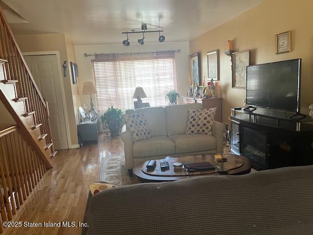 142 Alex Circle Image 5