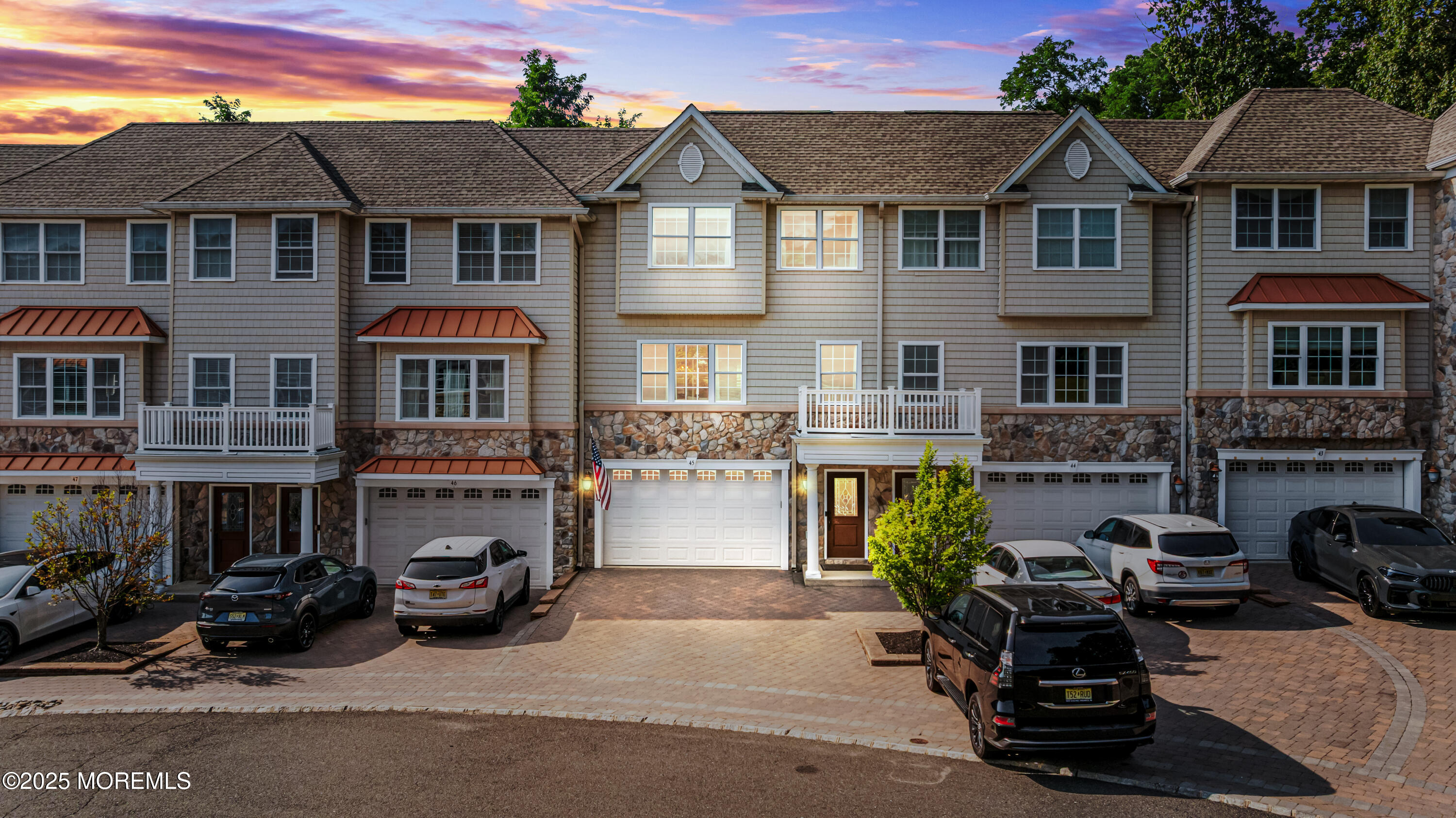 45 White Oak Lane Image 1