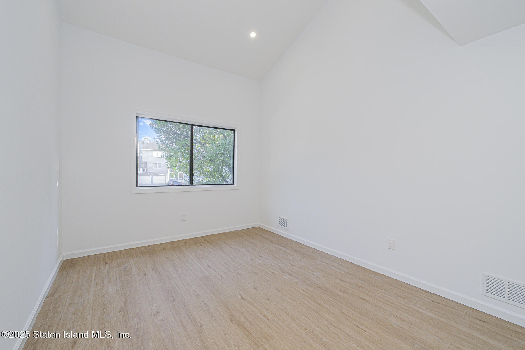 94 Wolkoff Lane, Staten Island, NY, 10303 image 16