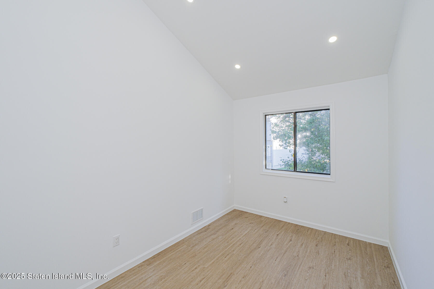 94 Wolkoff Lane, Staten Island, NY, 10303 image 25