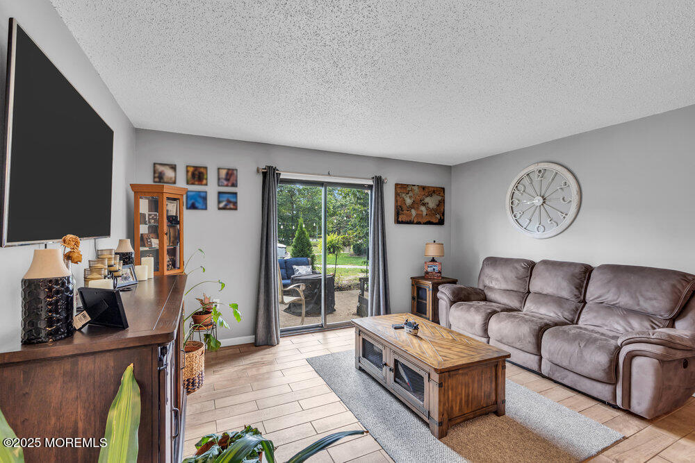 1506 Jasmine Court Image 3