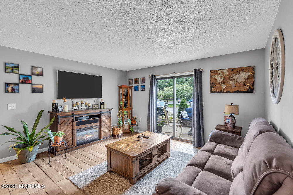 1506 Jasmine Court Image 4