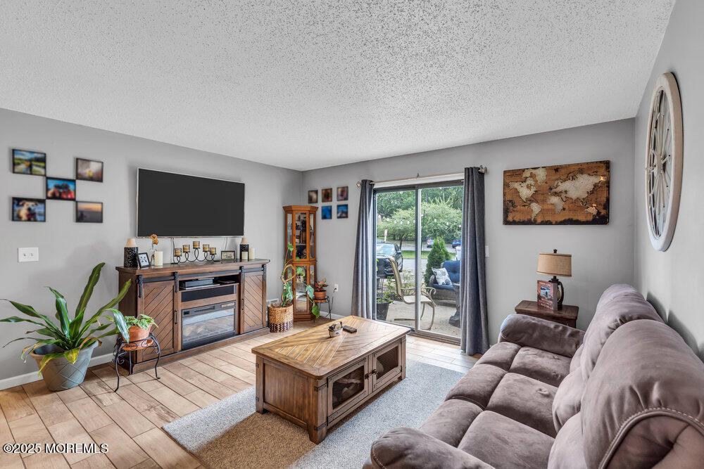 1506 Jasmine Court Image 5