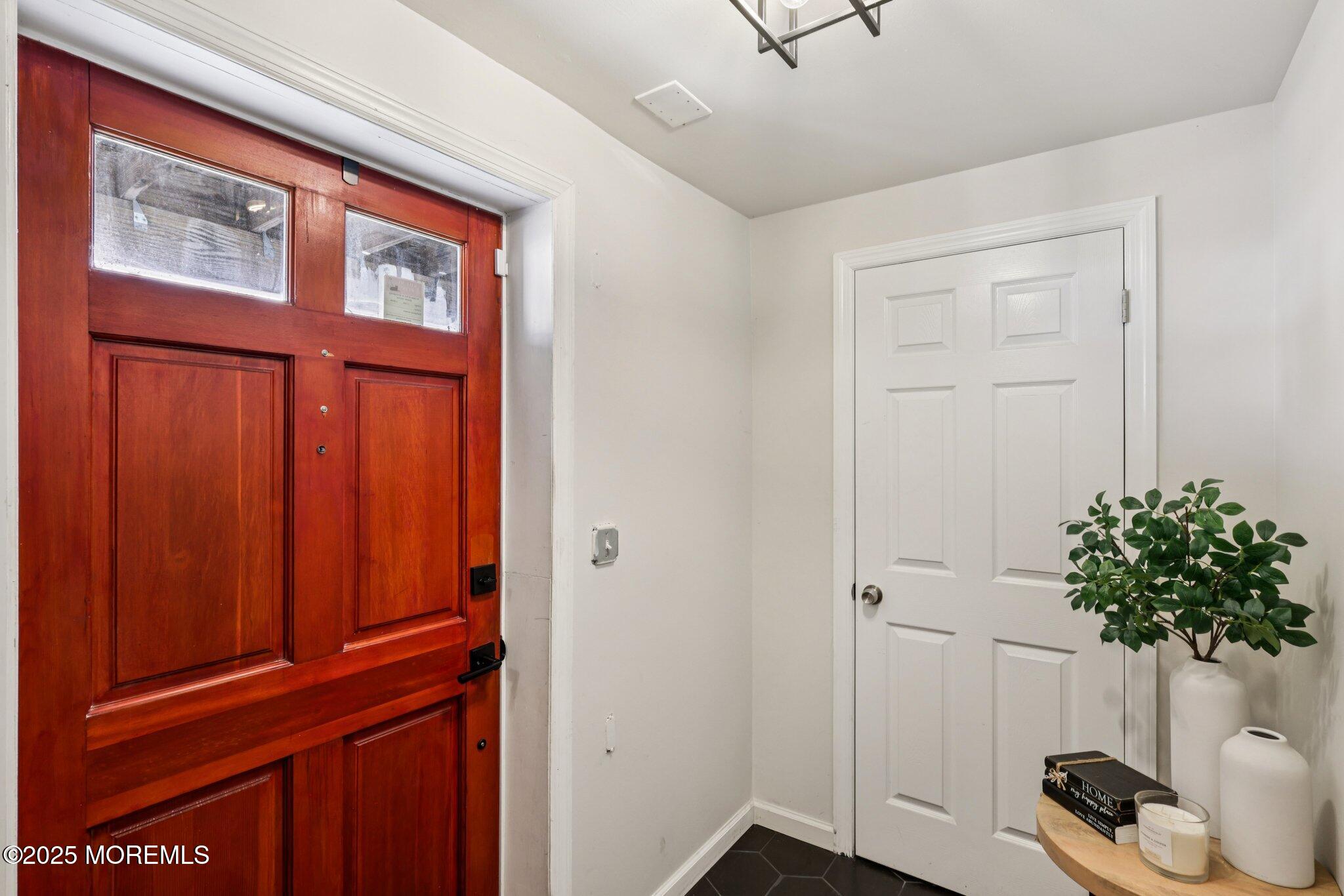 907 Florence Avenue Image 2