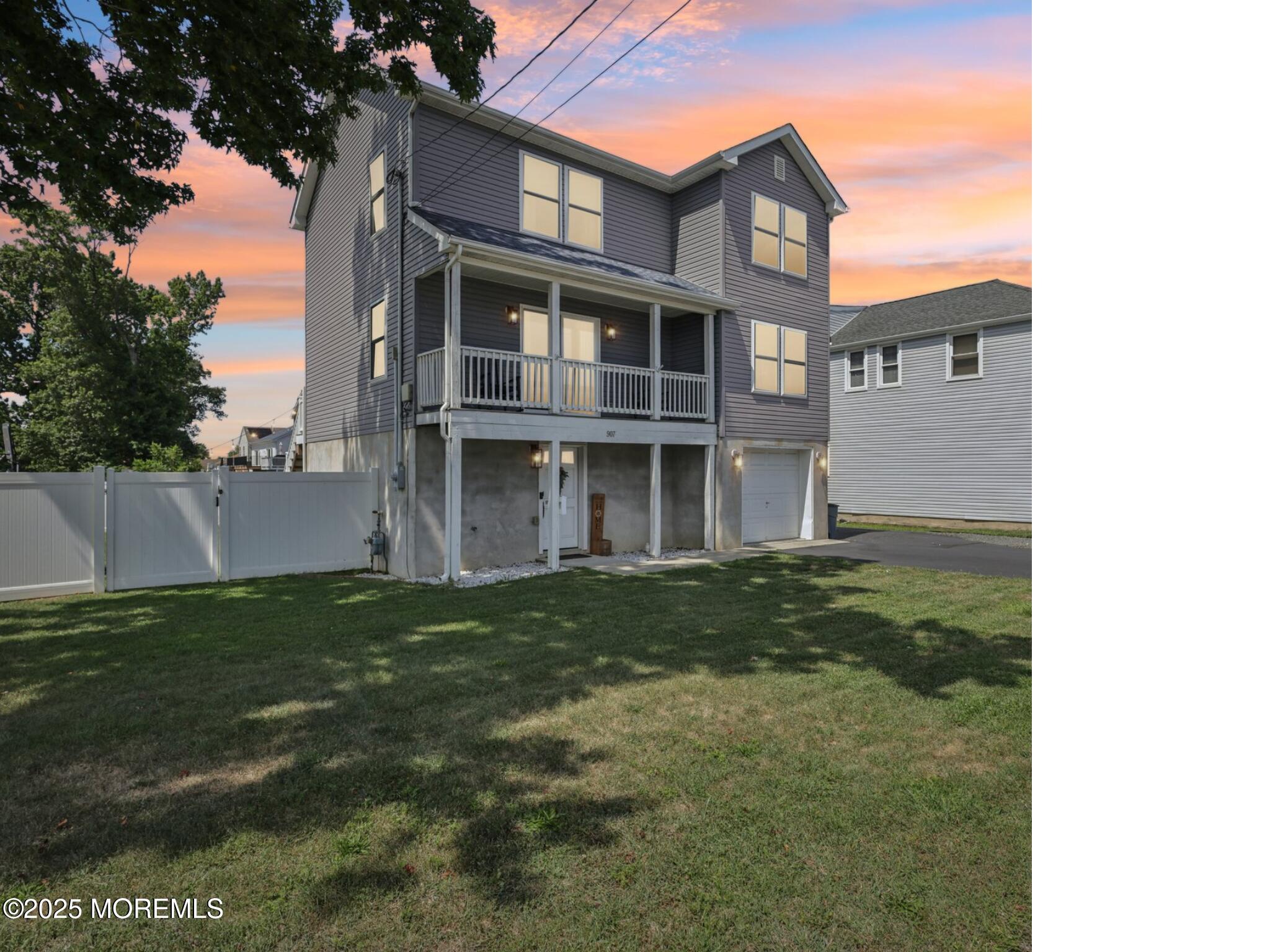 907 Florence Avenue Image 1