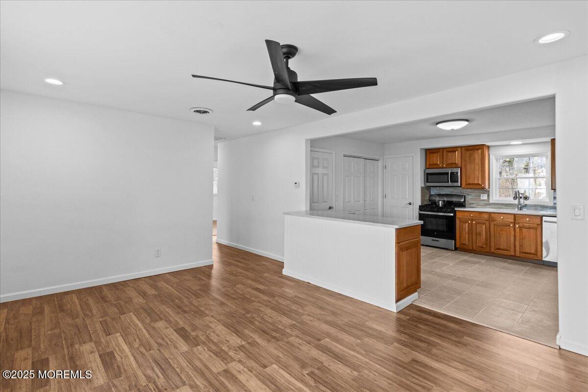 98 Marine Road Image 2