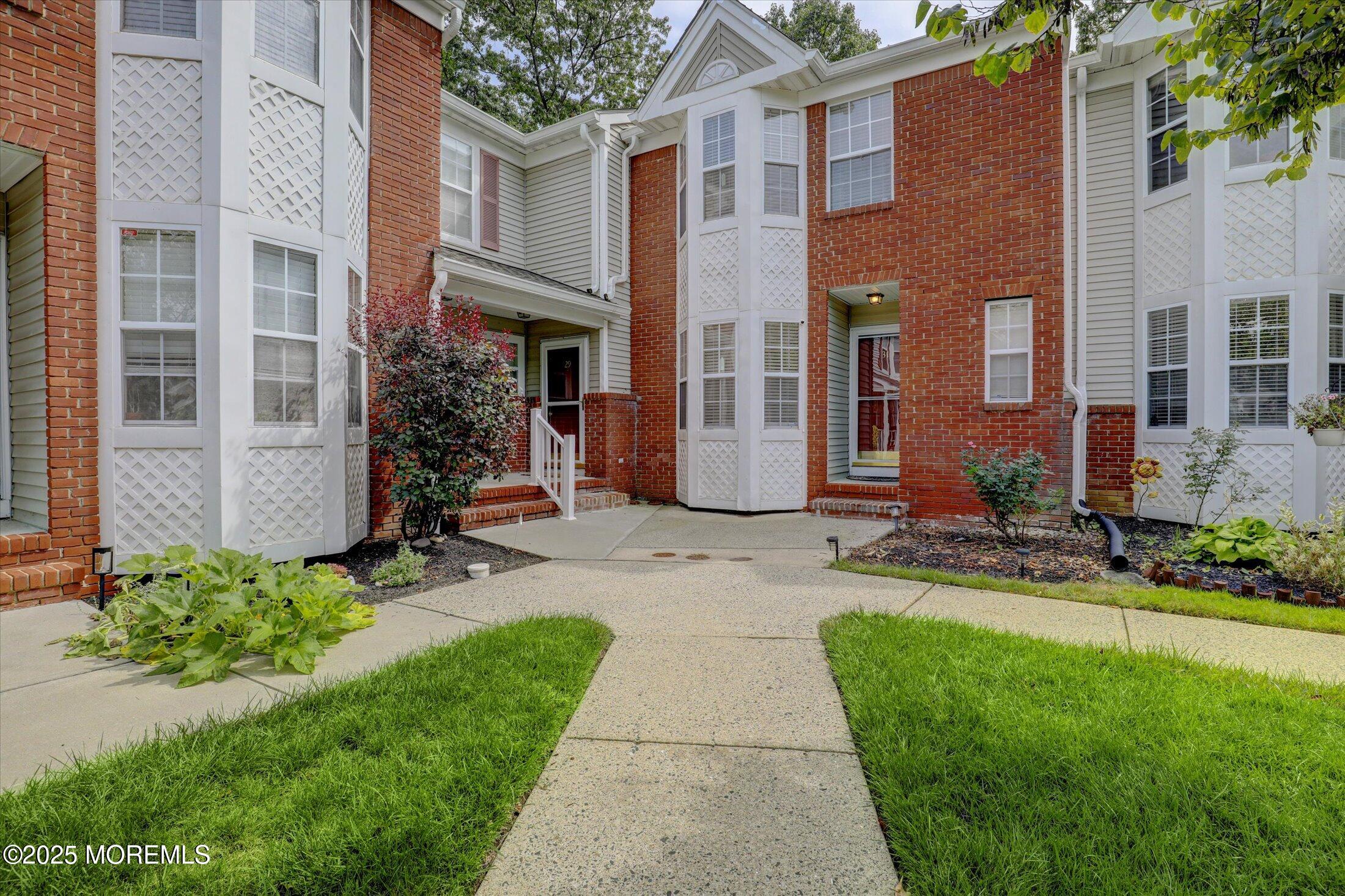 31 Lexington Court Image 2