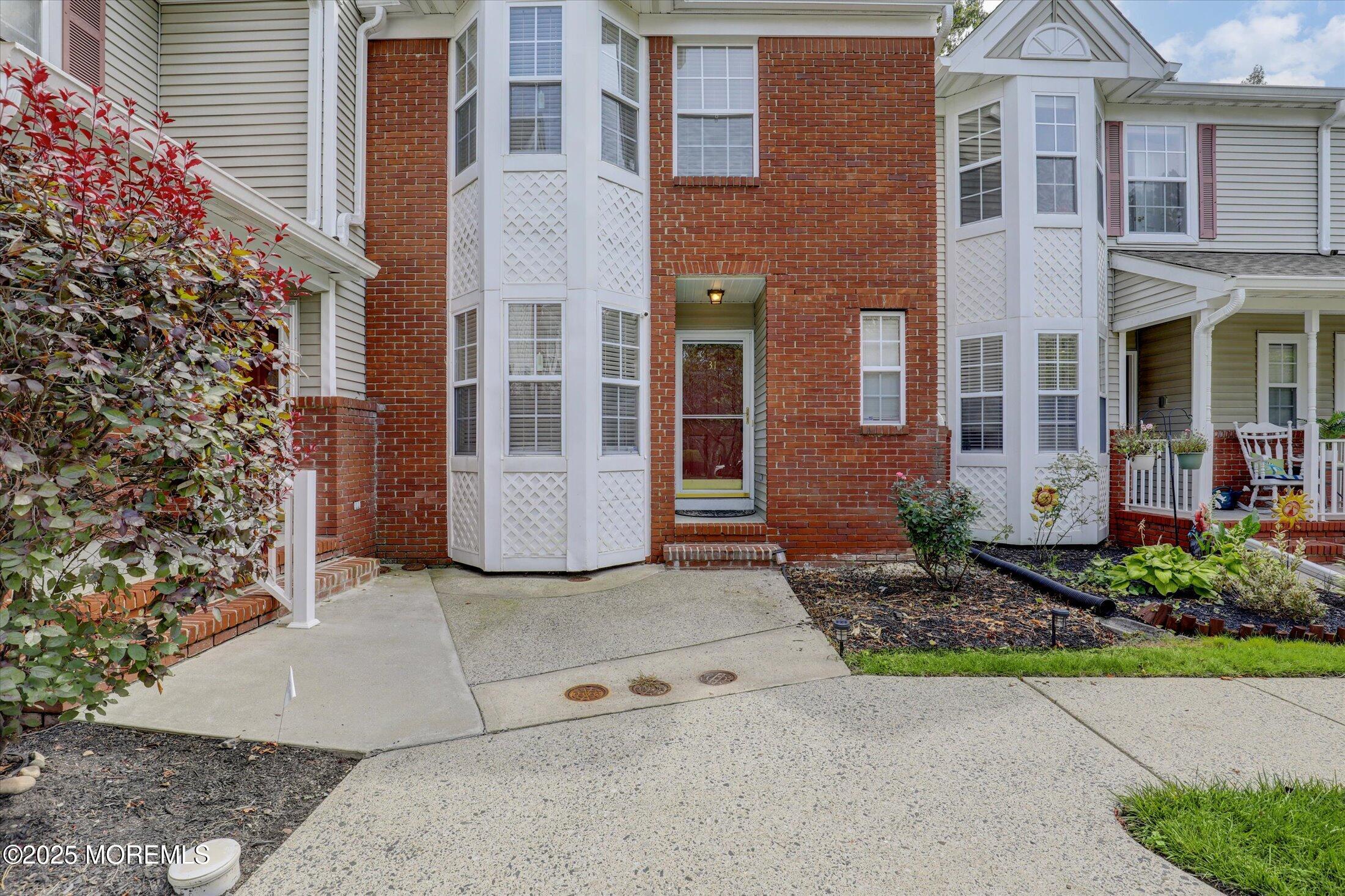 31 Lexington Court Image 3