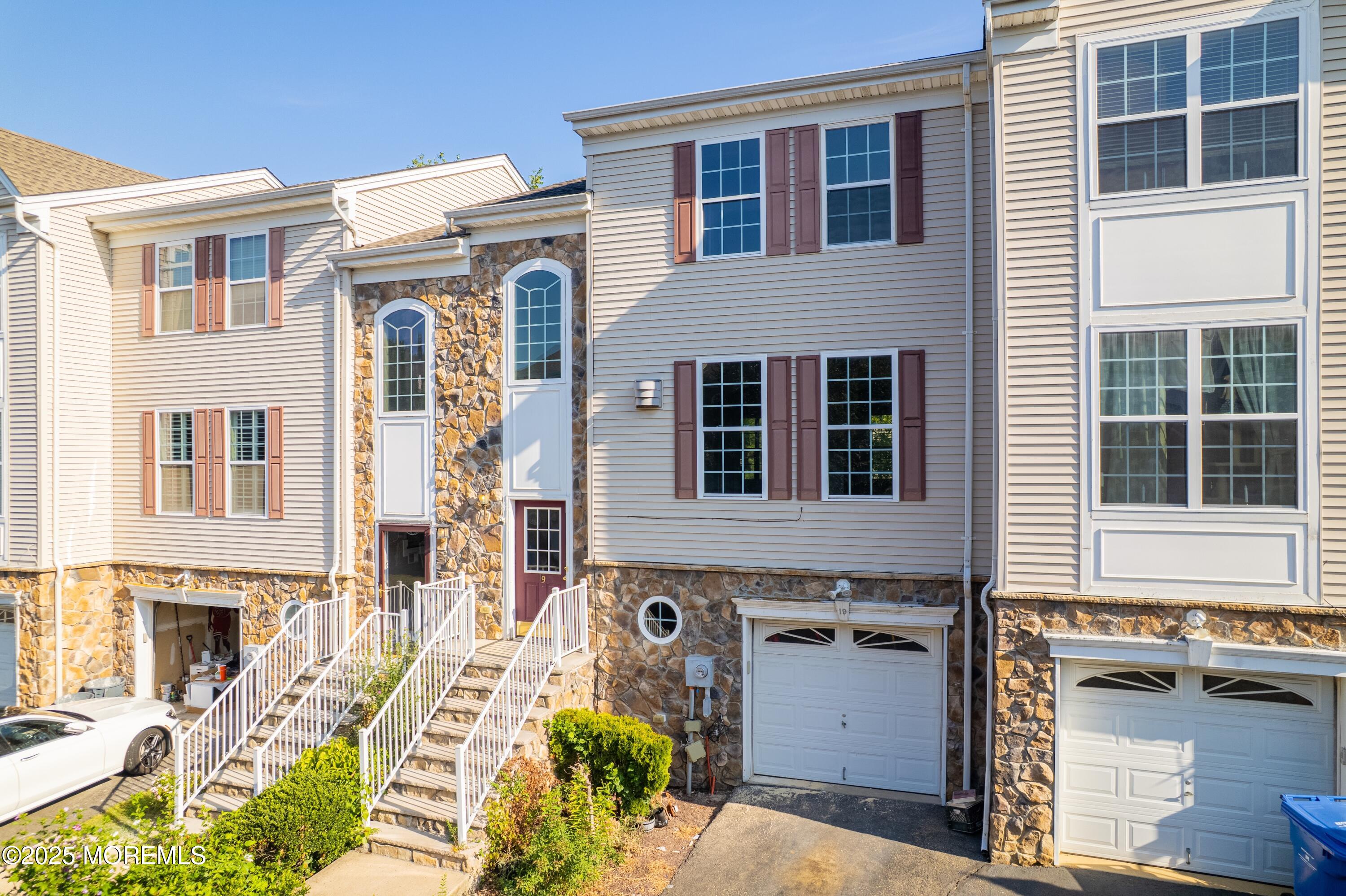19 Russell Court Image 1