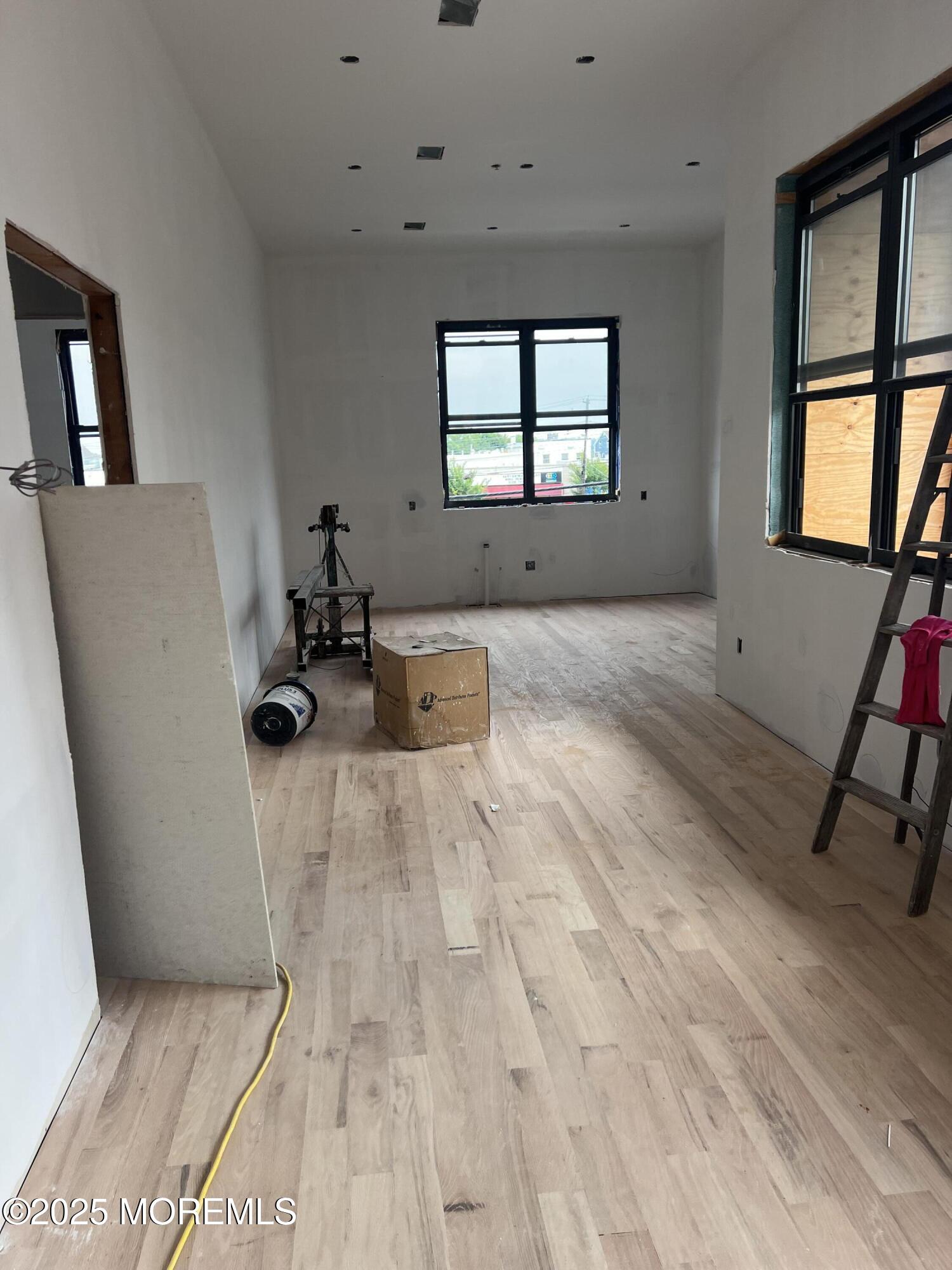 42 Monmouth Street Image 2