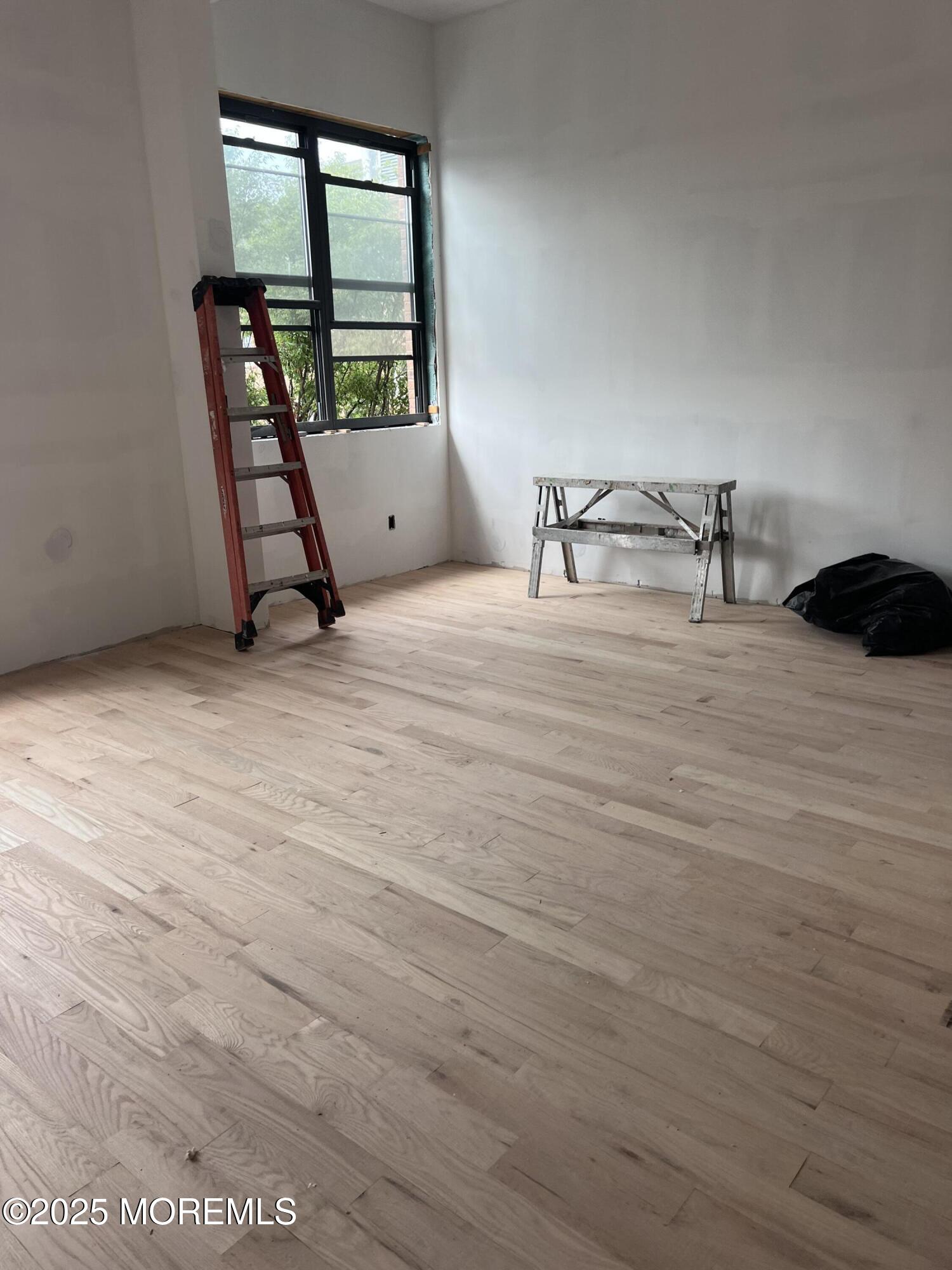 42 Monmouth Street Image 3