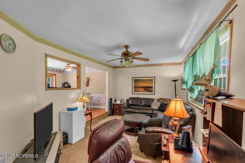 623 Cosy Lane Image 3