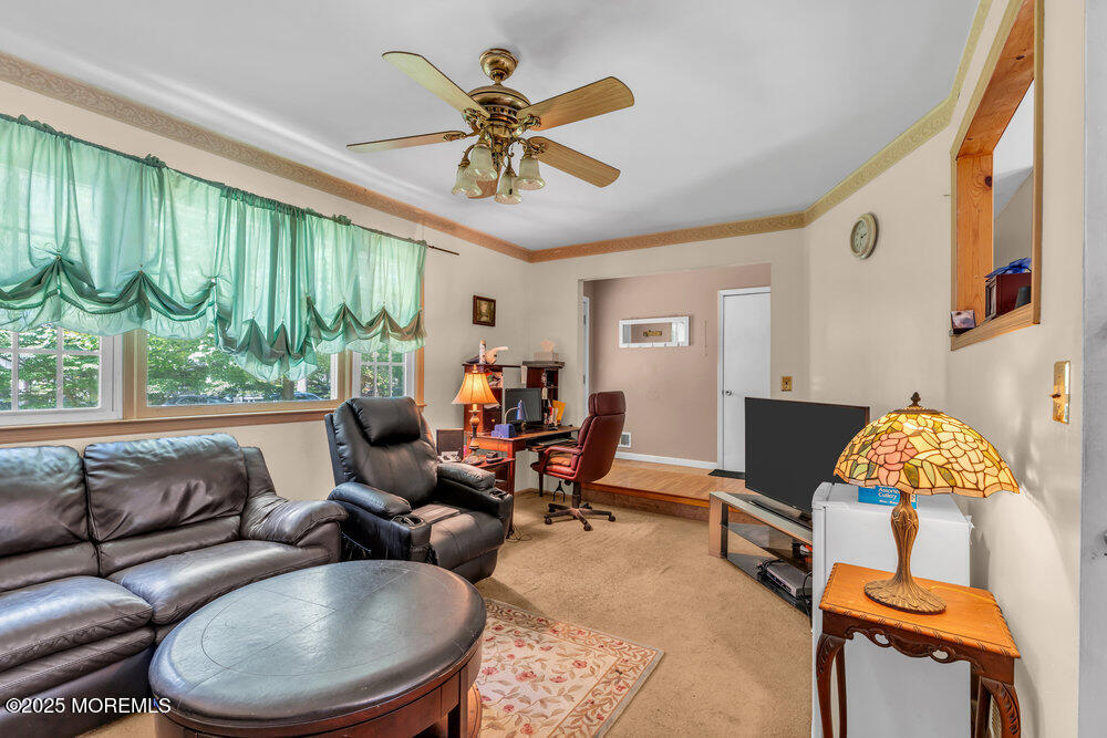 623 Cosy Lane Image 4