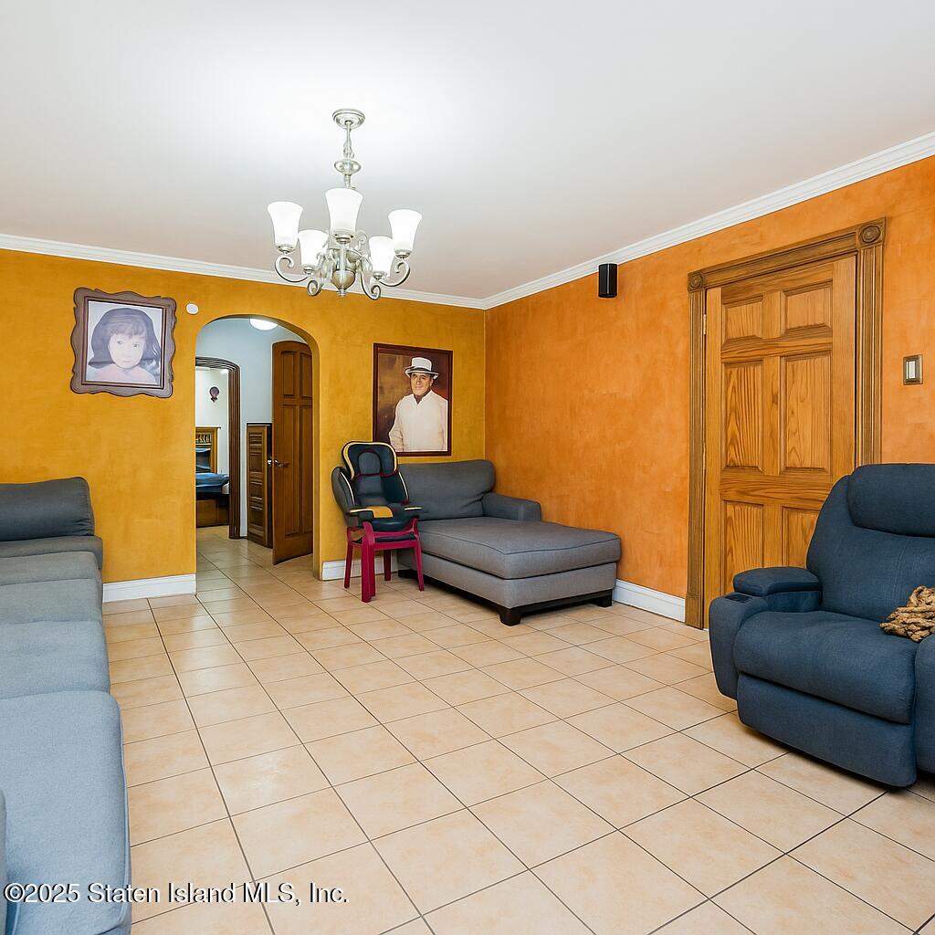 517 40 Street Image 5