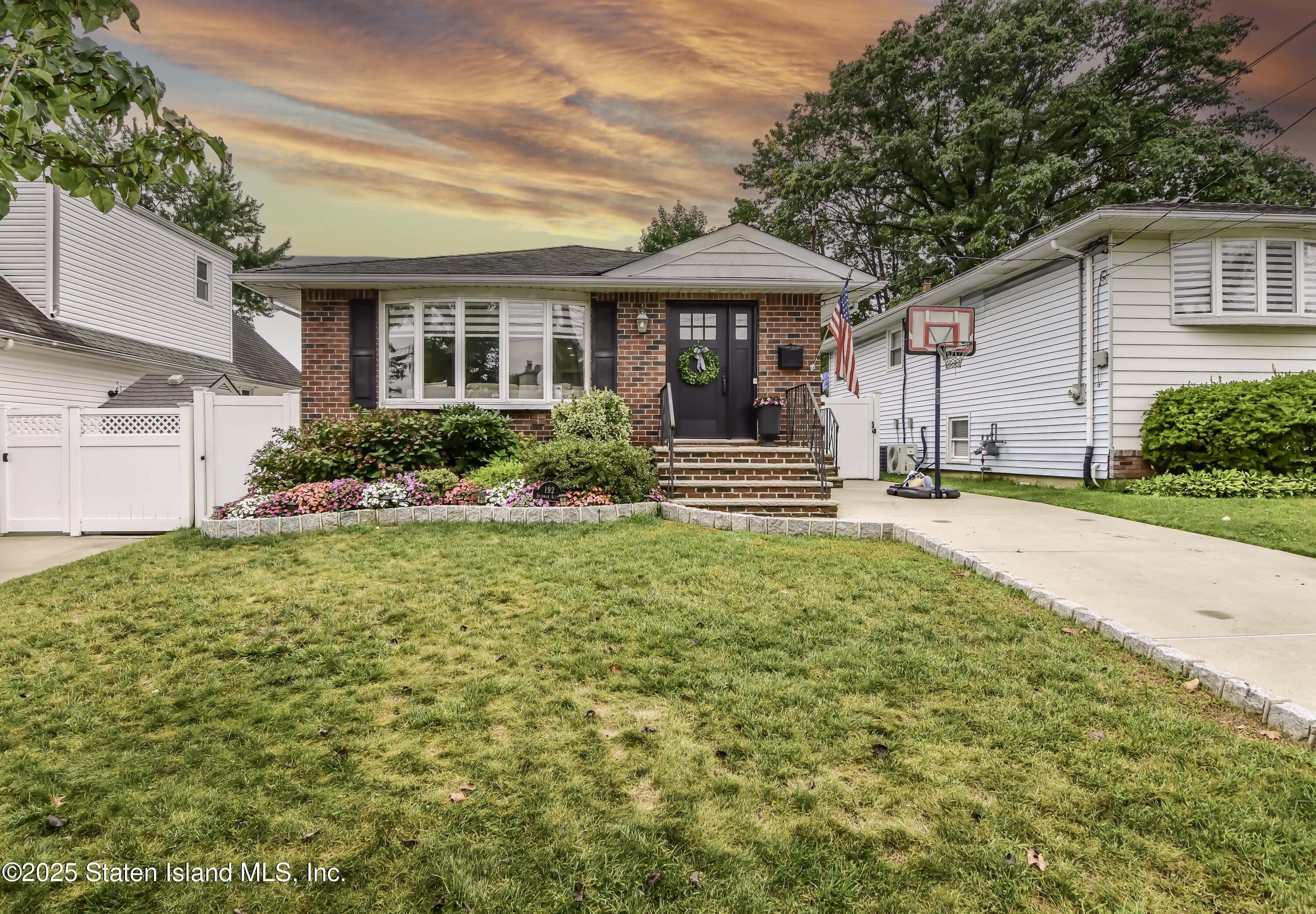 192 Seidman Ave, Staten Island, NY, 10312