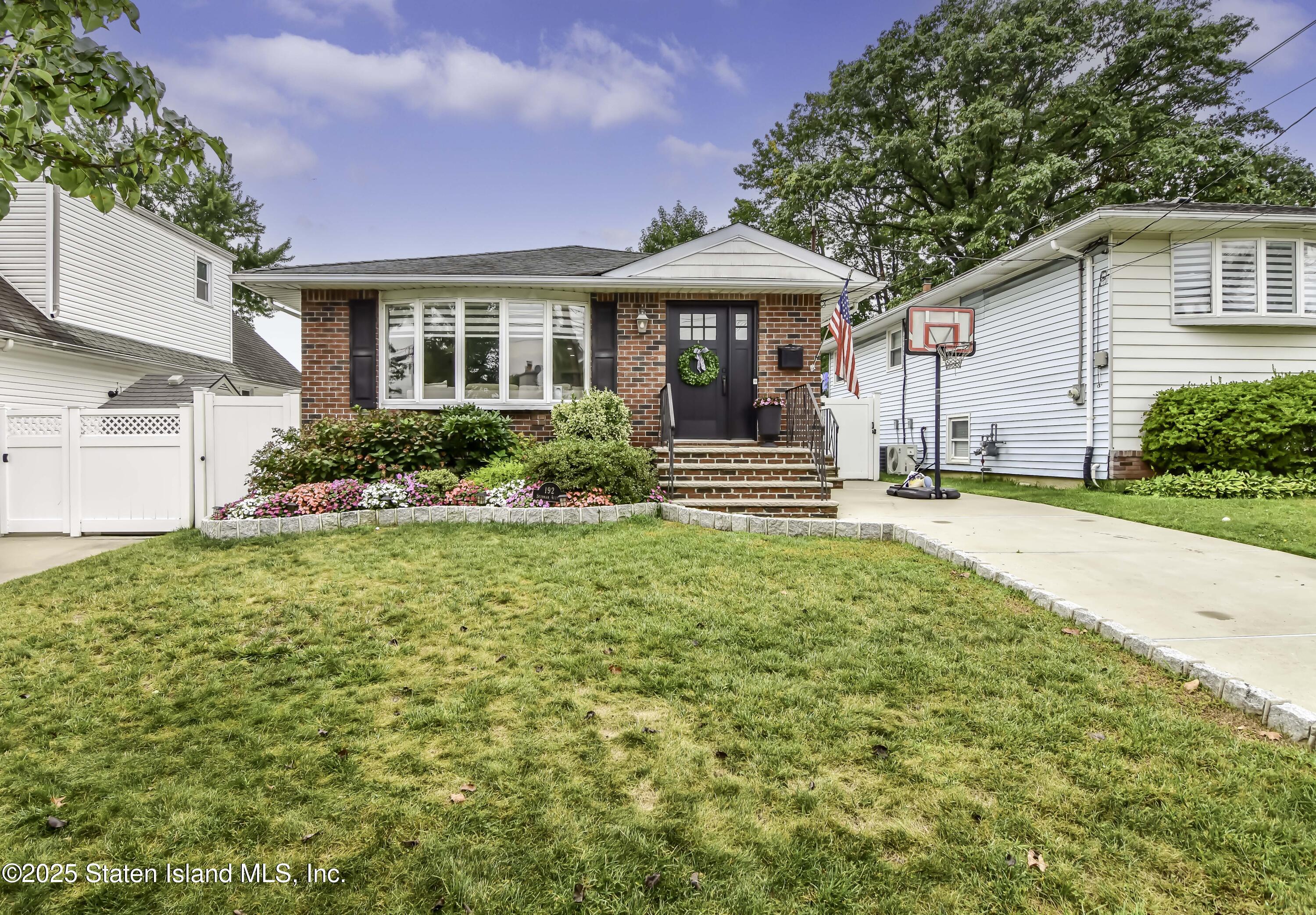 192 Seidman Ave Image 2