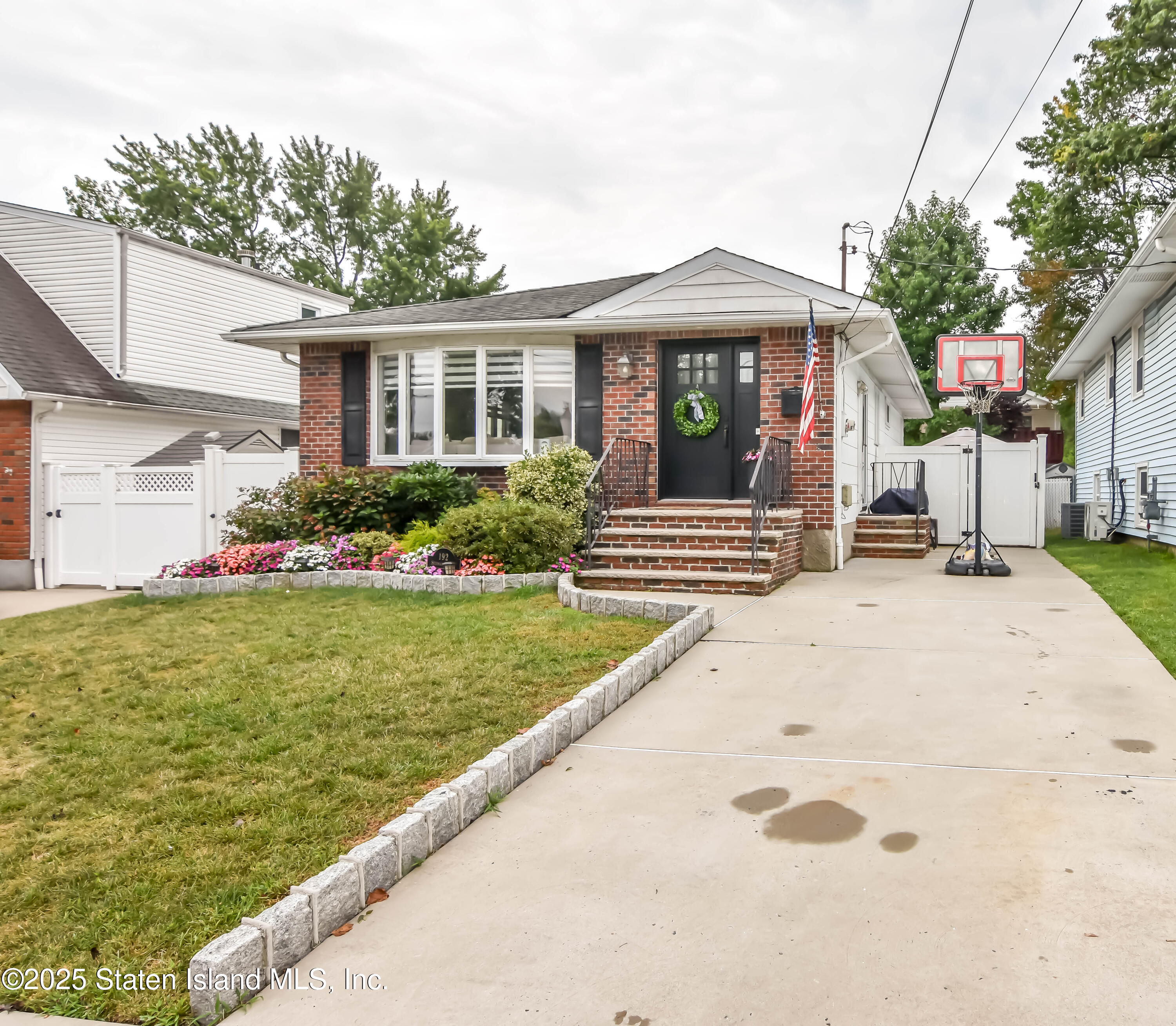 192 Seidman Ave Image 3