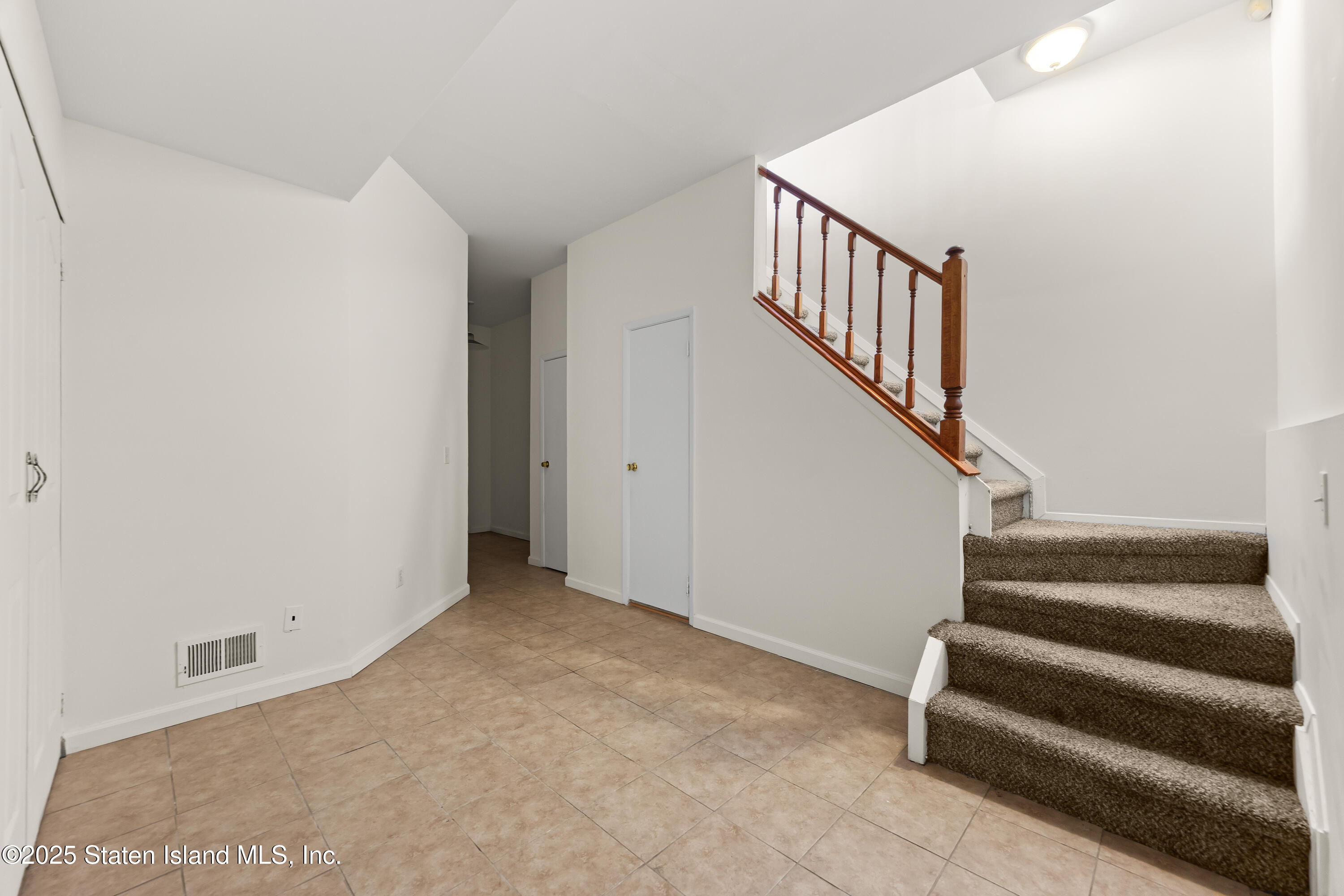 38 A Country Drive East Image 3