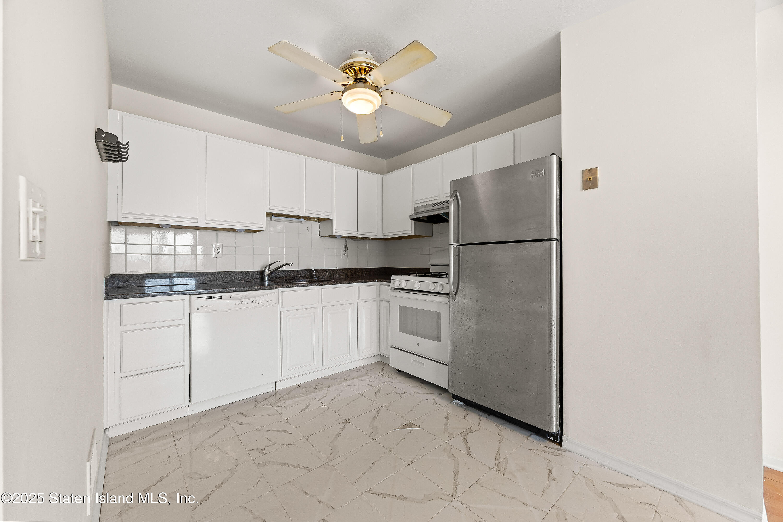38 A Country Drive East, Staten Island, NY, 10314 image 10