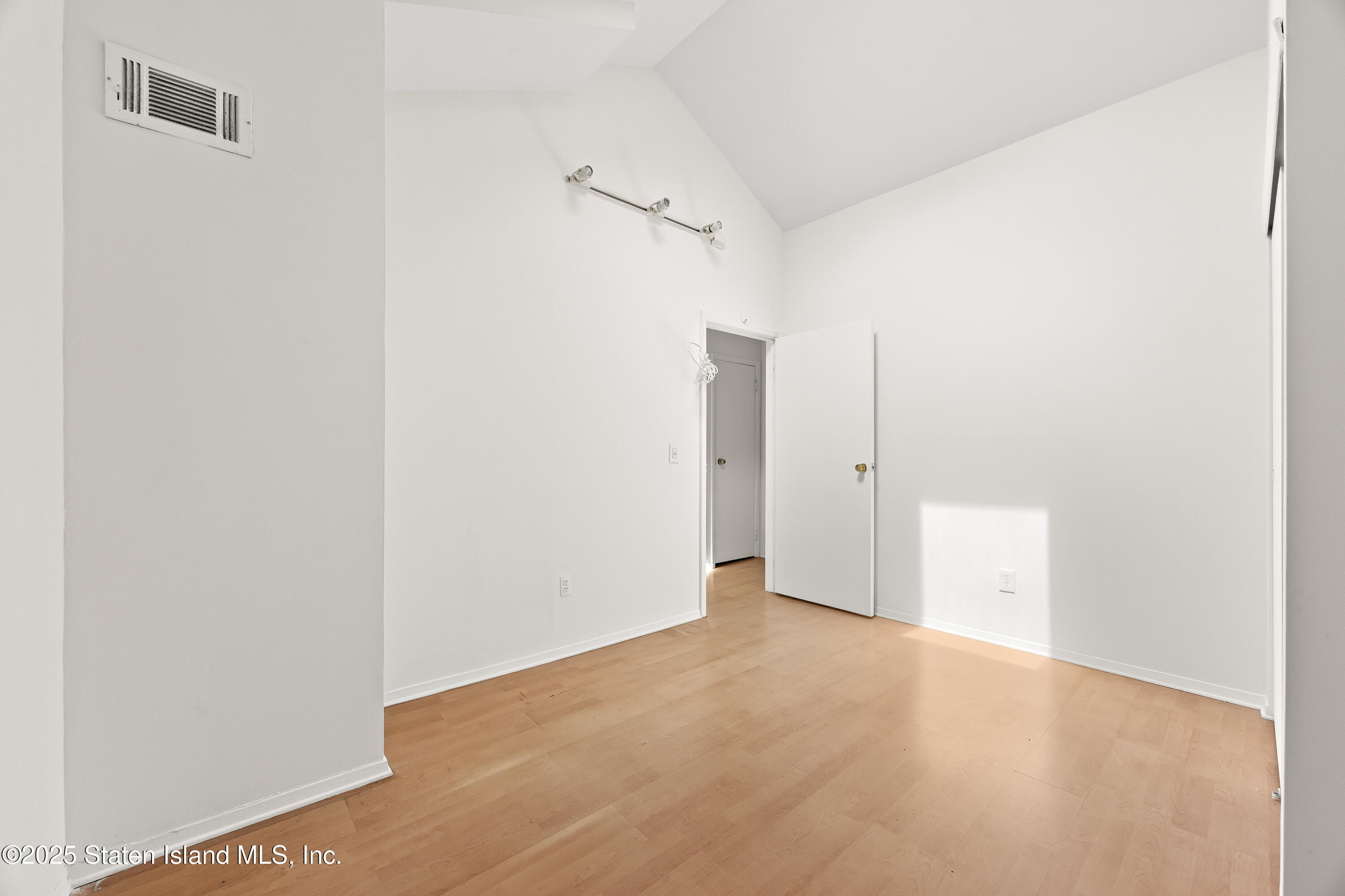 38 A Country Drive East, Staten Island, NY, 10314 image 21