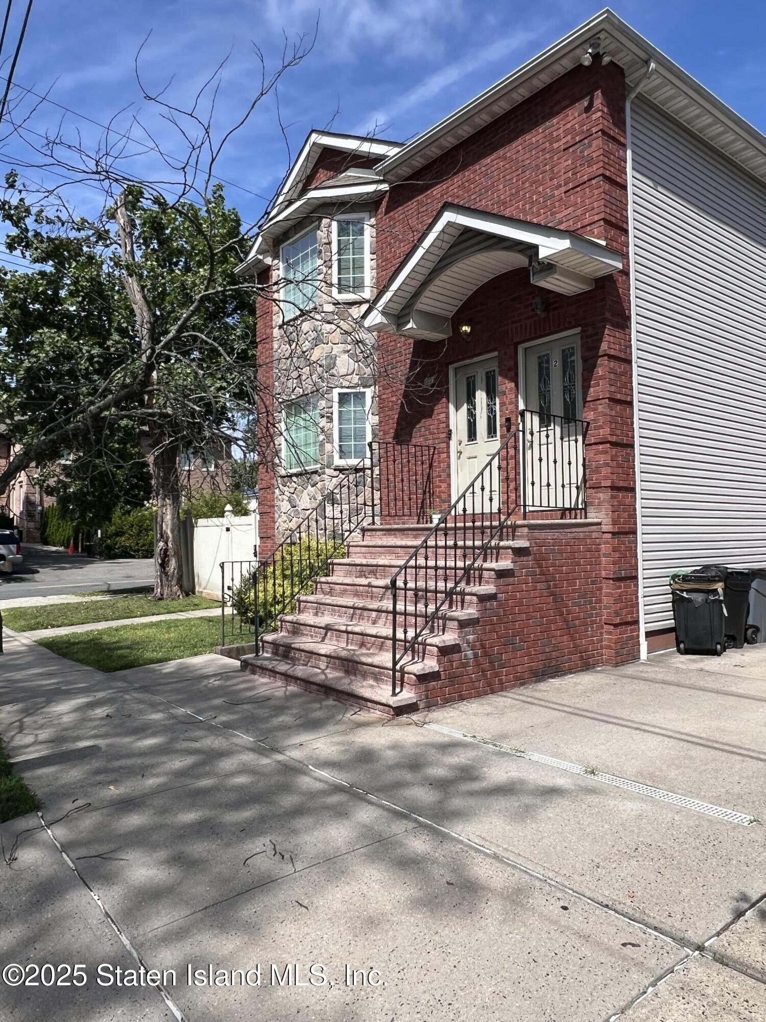 645 Lamont Avenue Image 2