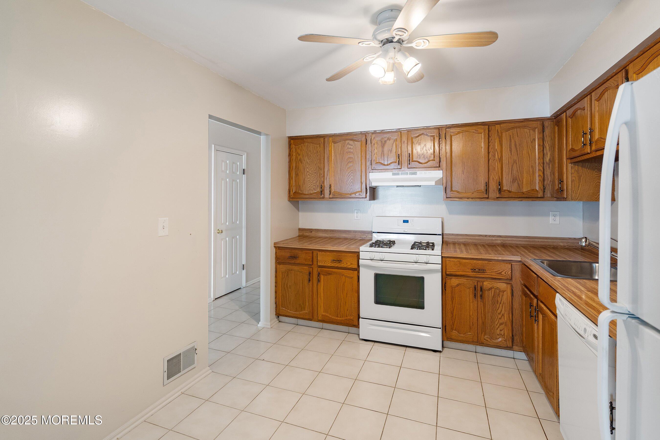 46 Bramble Lane, Matawan, NJ, 07747 image 10