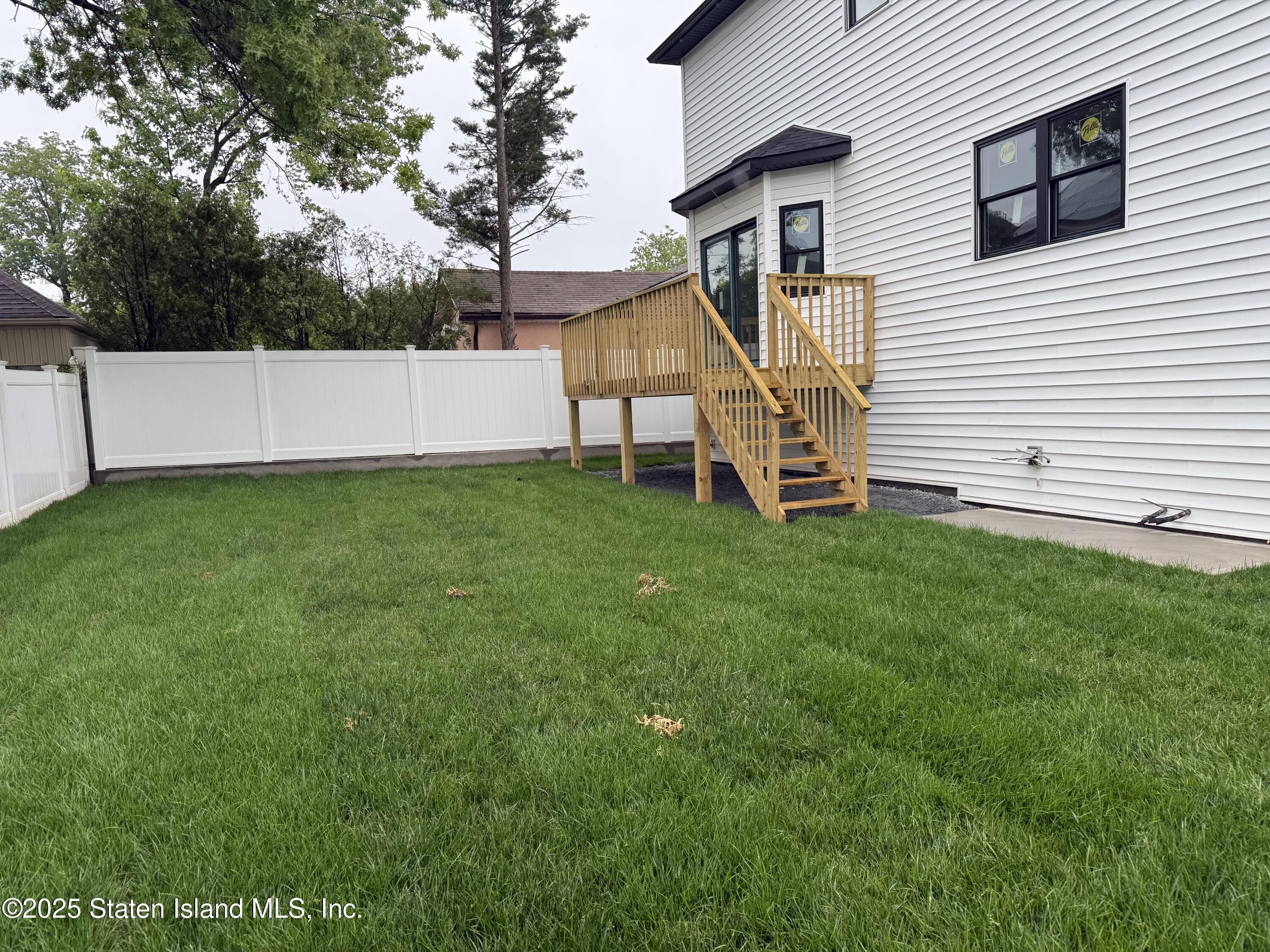 1047 Edgegrove Avenue Image 2
