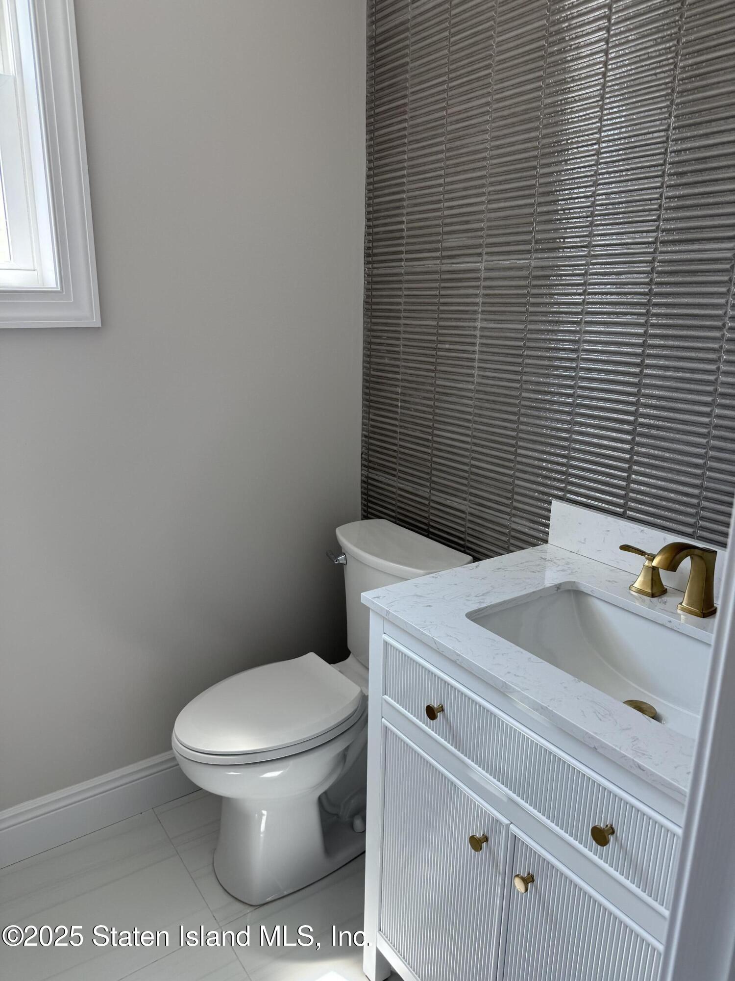 1047 Edgegrove Avenue Image 4