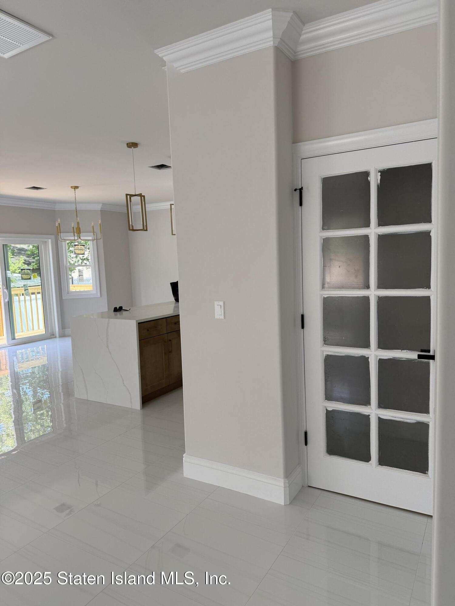 1047 Edgegrove Avenue Image 5