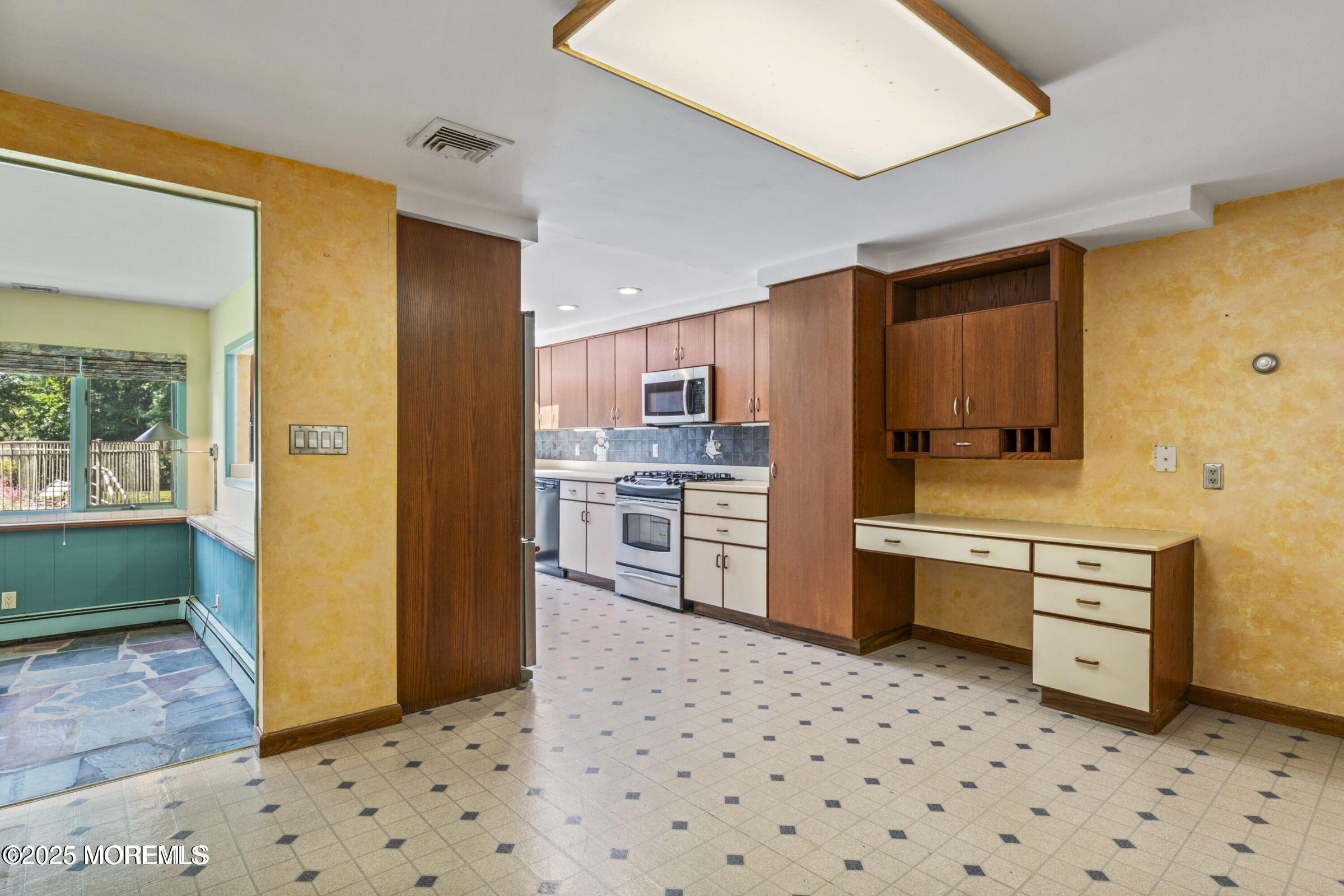 8 Greenwood Place, Middletown, NJ, 07748 image 12