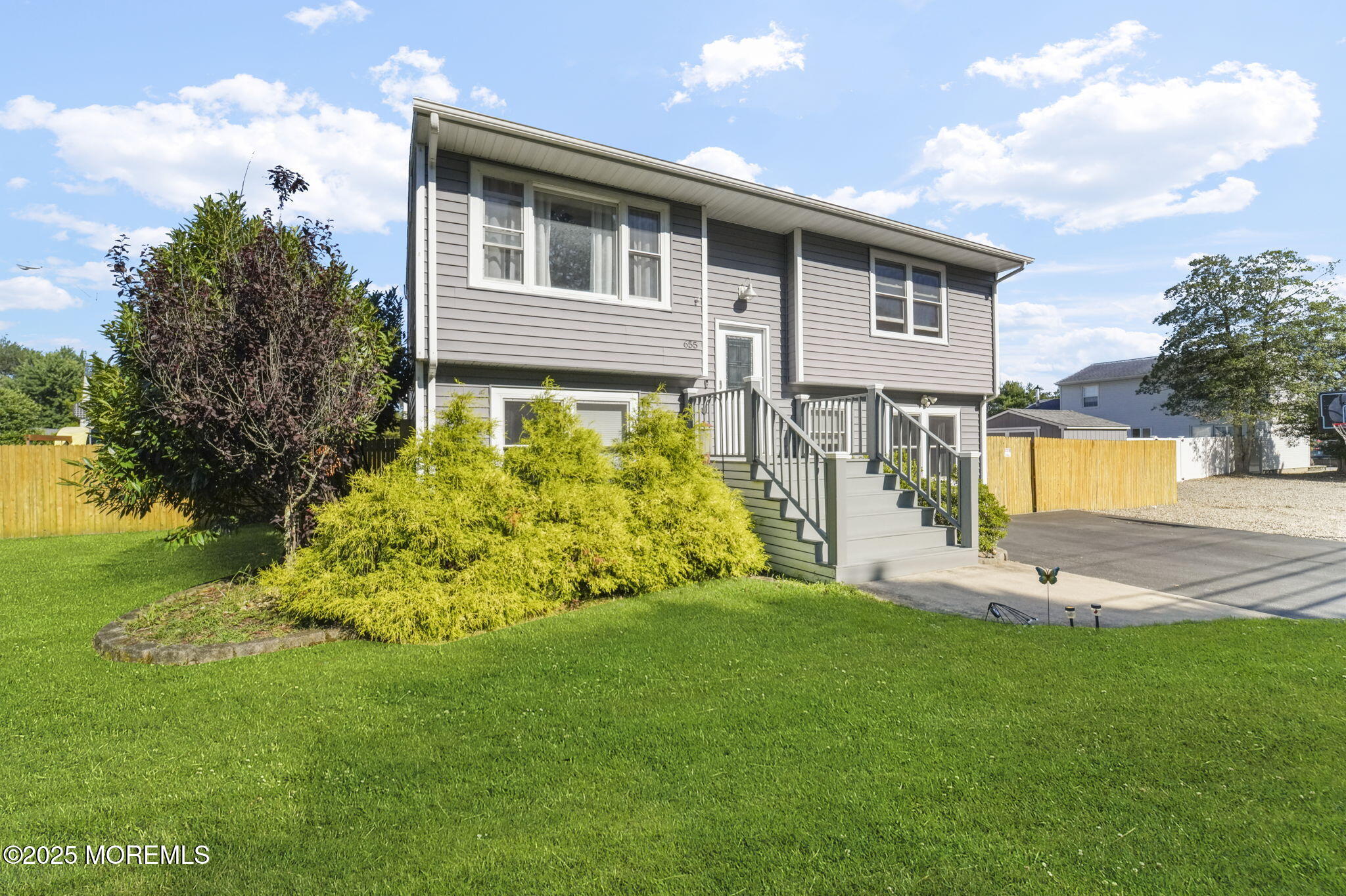 655 Garfield Avenue Image 2