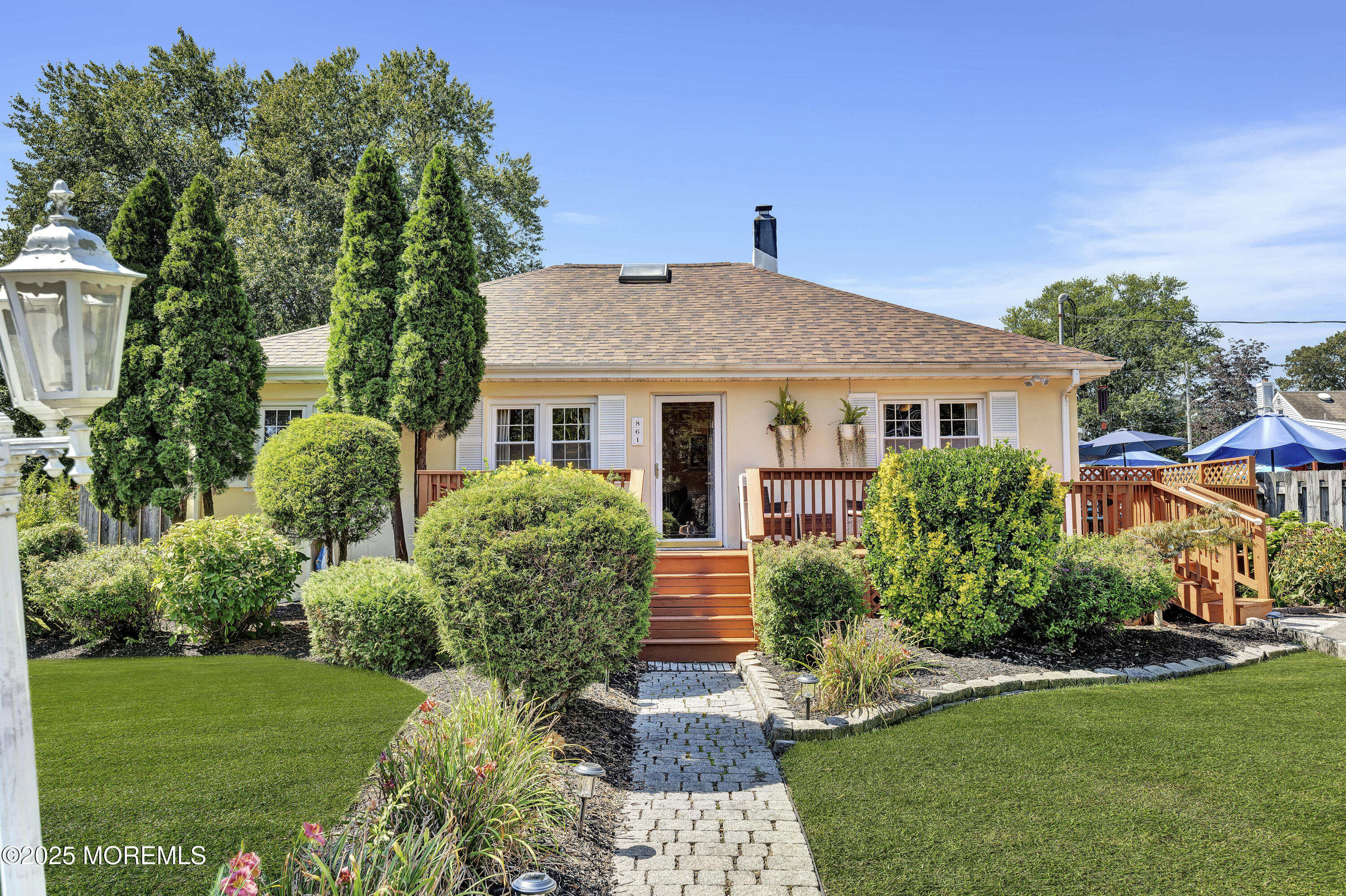 861 Wraight Avenue Image 2