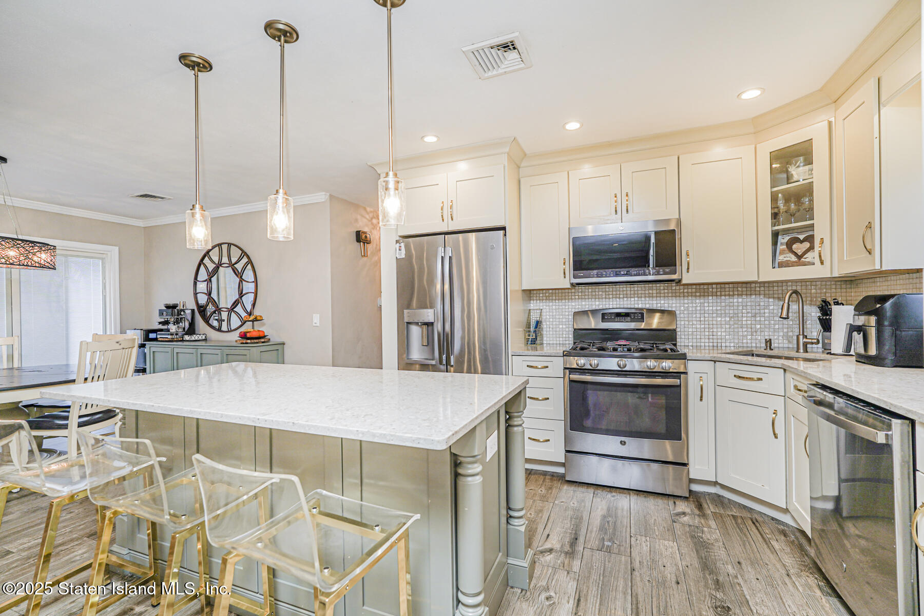 82 Woods Of Arden Road, Staten Island, NY, 10312 image 9