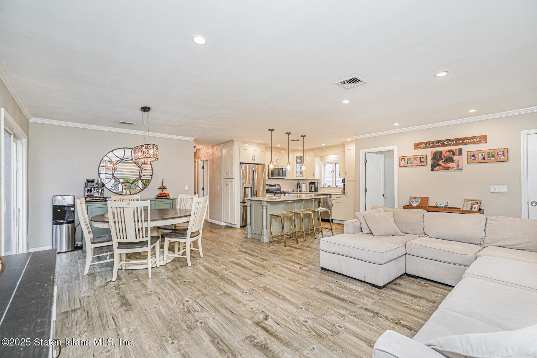 82 Woods Of Arden Road Image 4