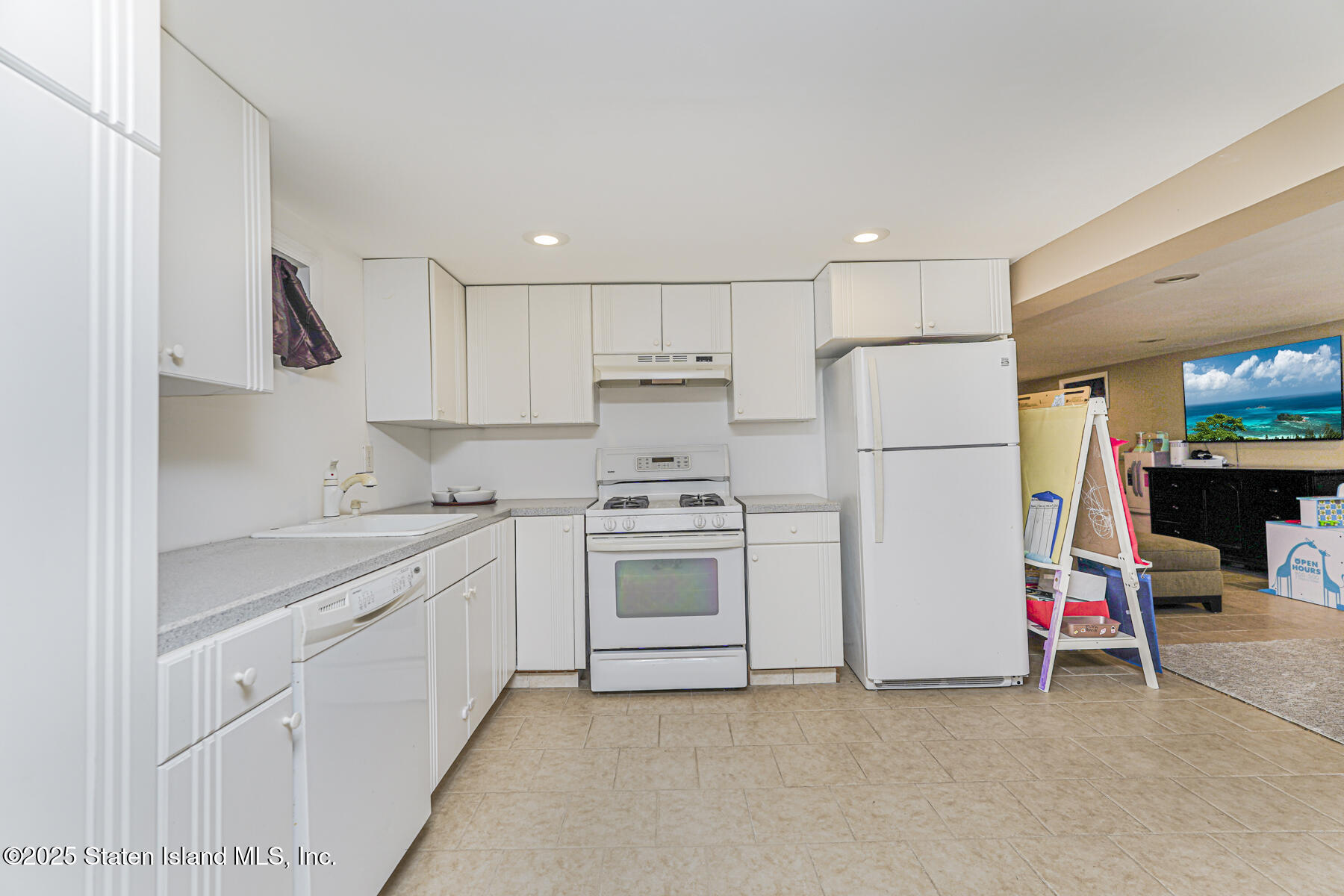 82 Woods Of Arden Road, Staten Island, NY, 10312 image 22