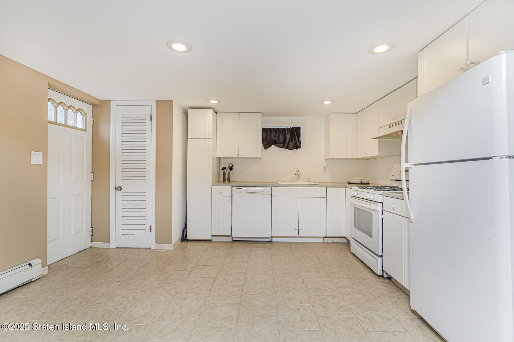 82 Woods Of Arden Road, Staten Island, NY, 10312 image 25