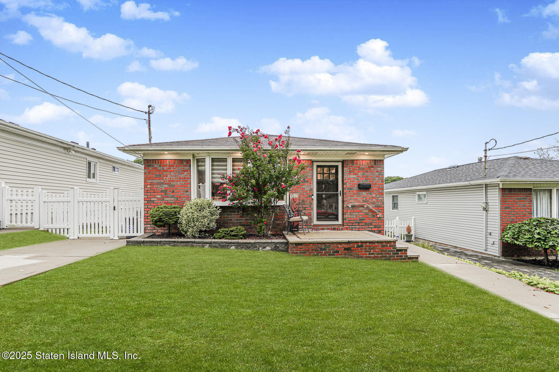 82 Woods Of Arden Road Image 3