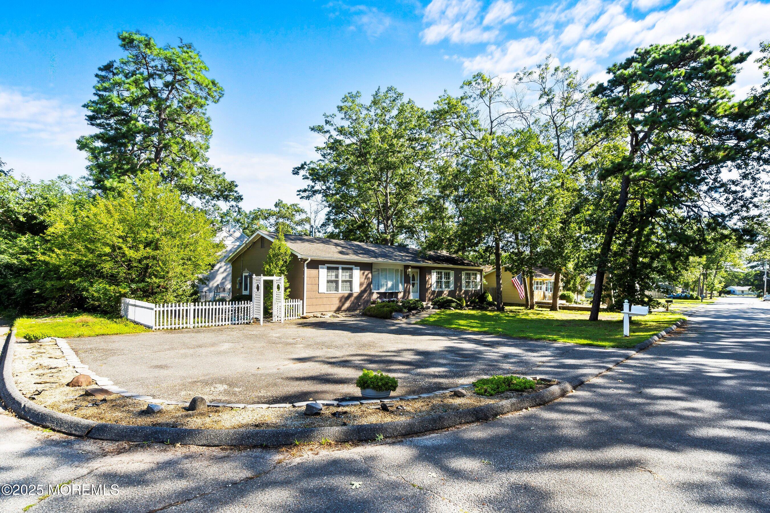 1914 Serpentine Drive Image 4