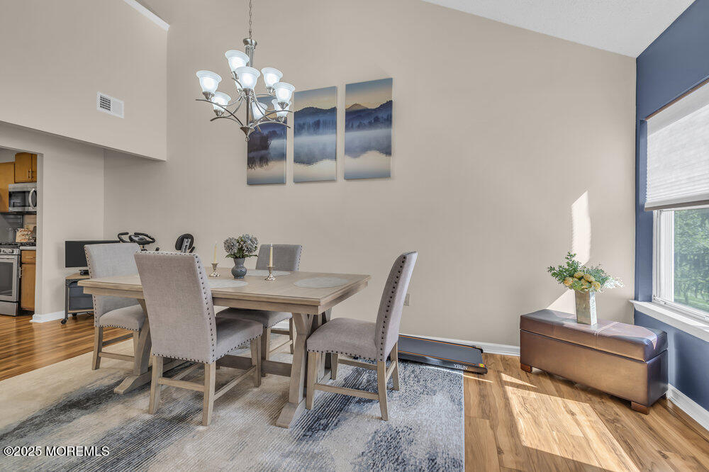 222 Ravenswood Road Image 3