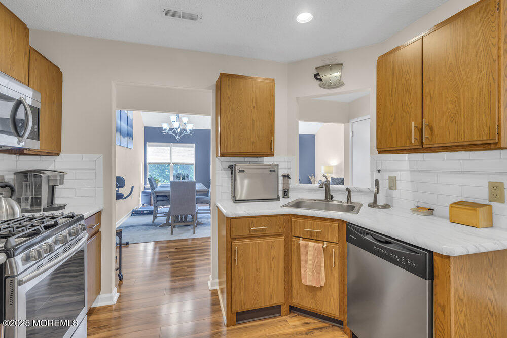 222 Ravenswood Road Image 5