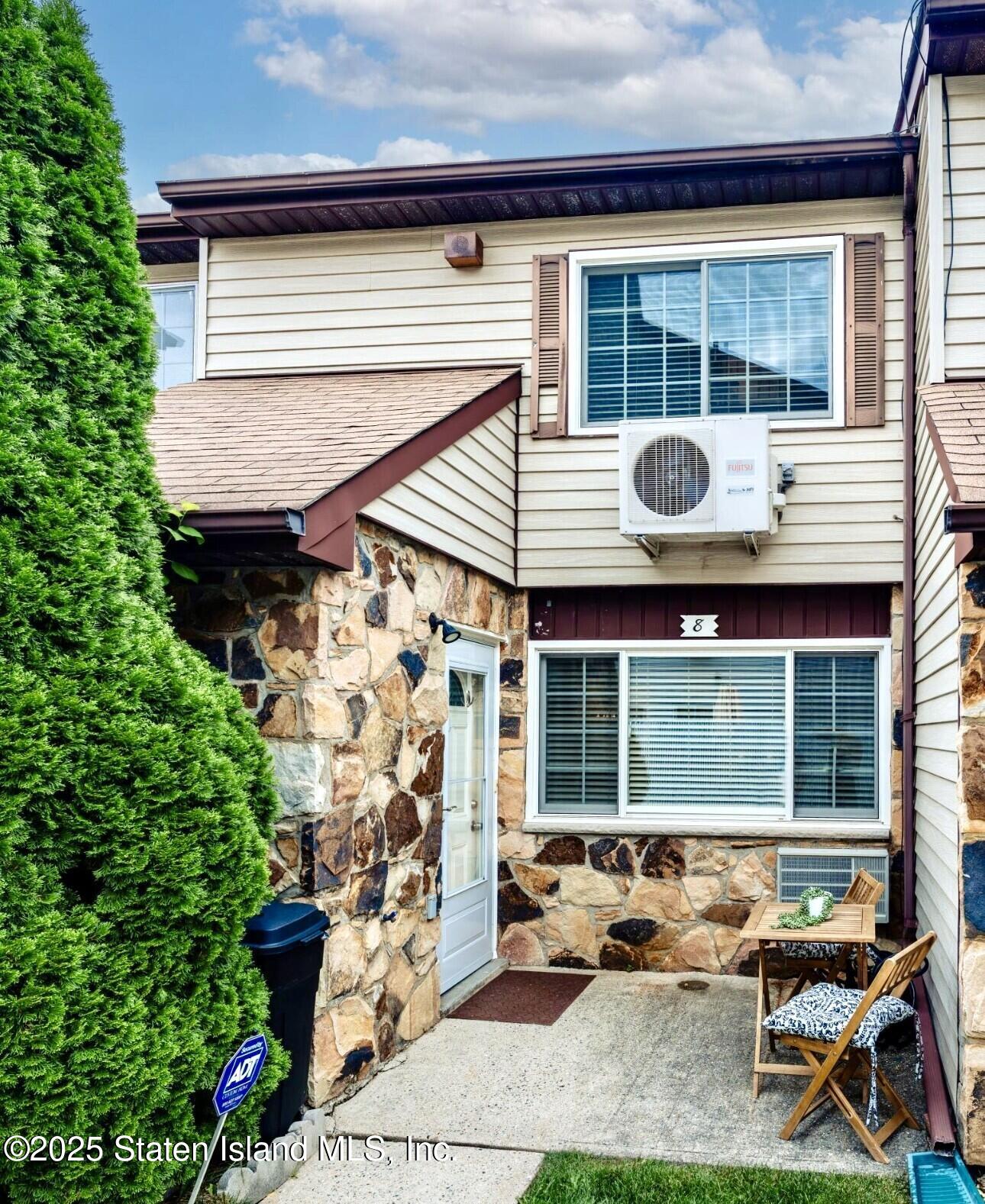 8 Croft Court, Staten Island, NY, 10306