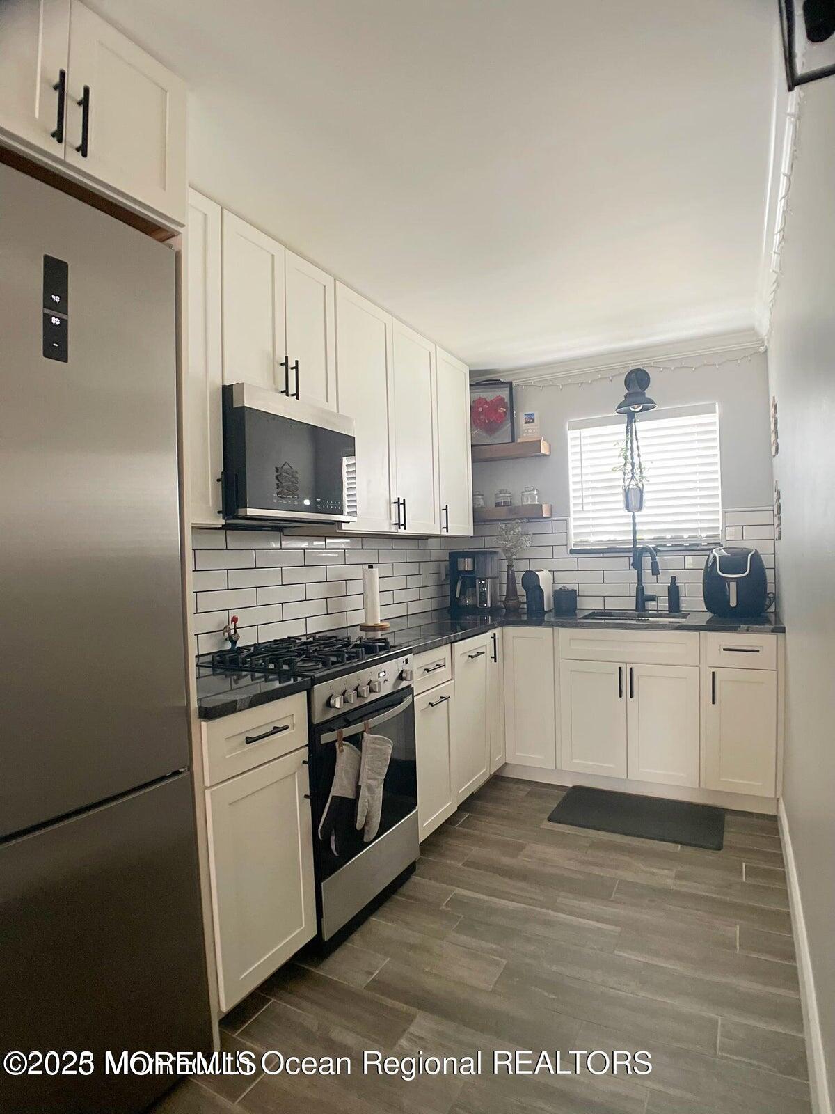 455 Ocean Boulevard 20 Image 4