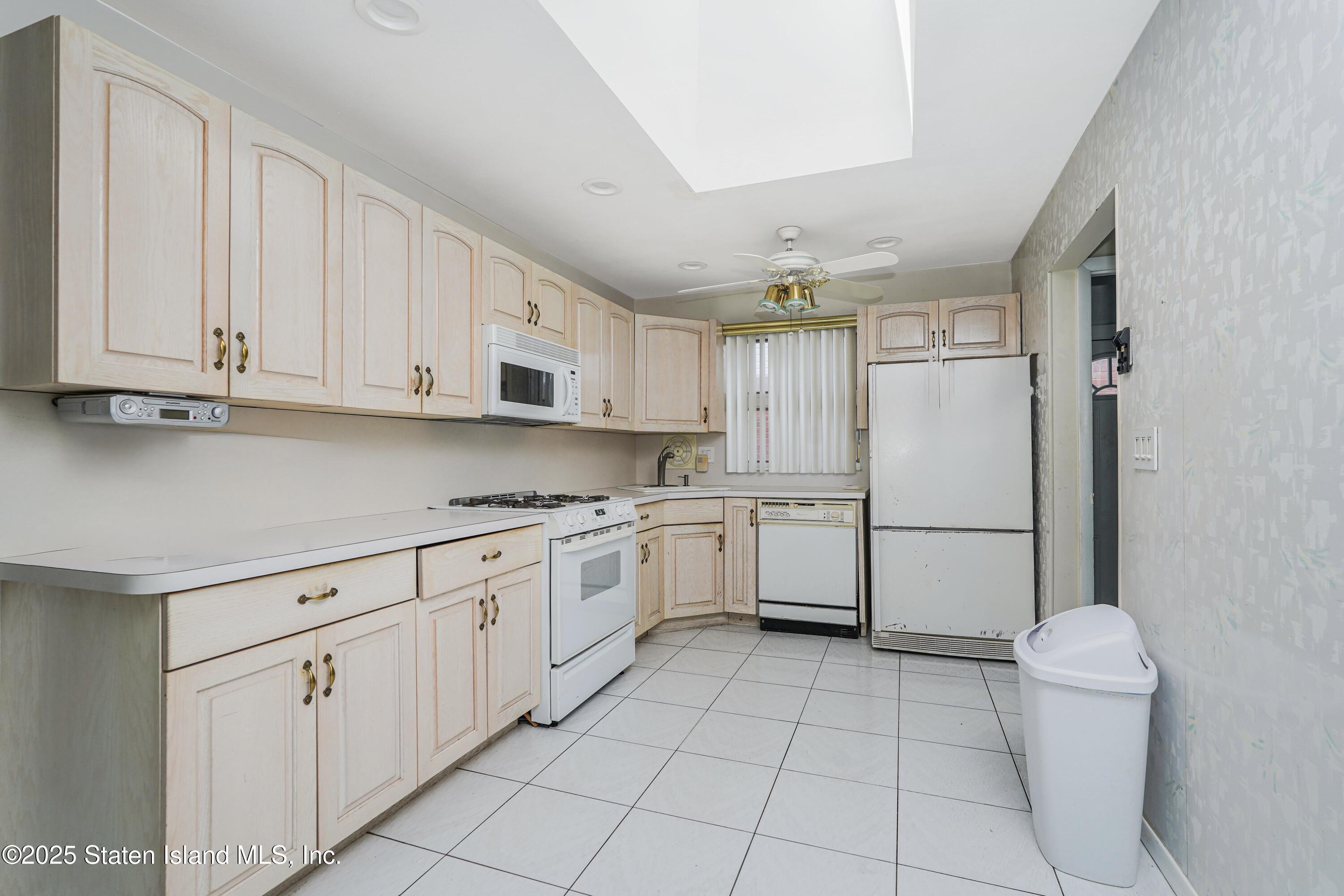 276 Fairbanks Avenue Image 5