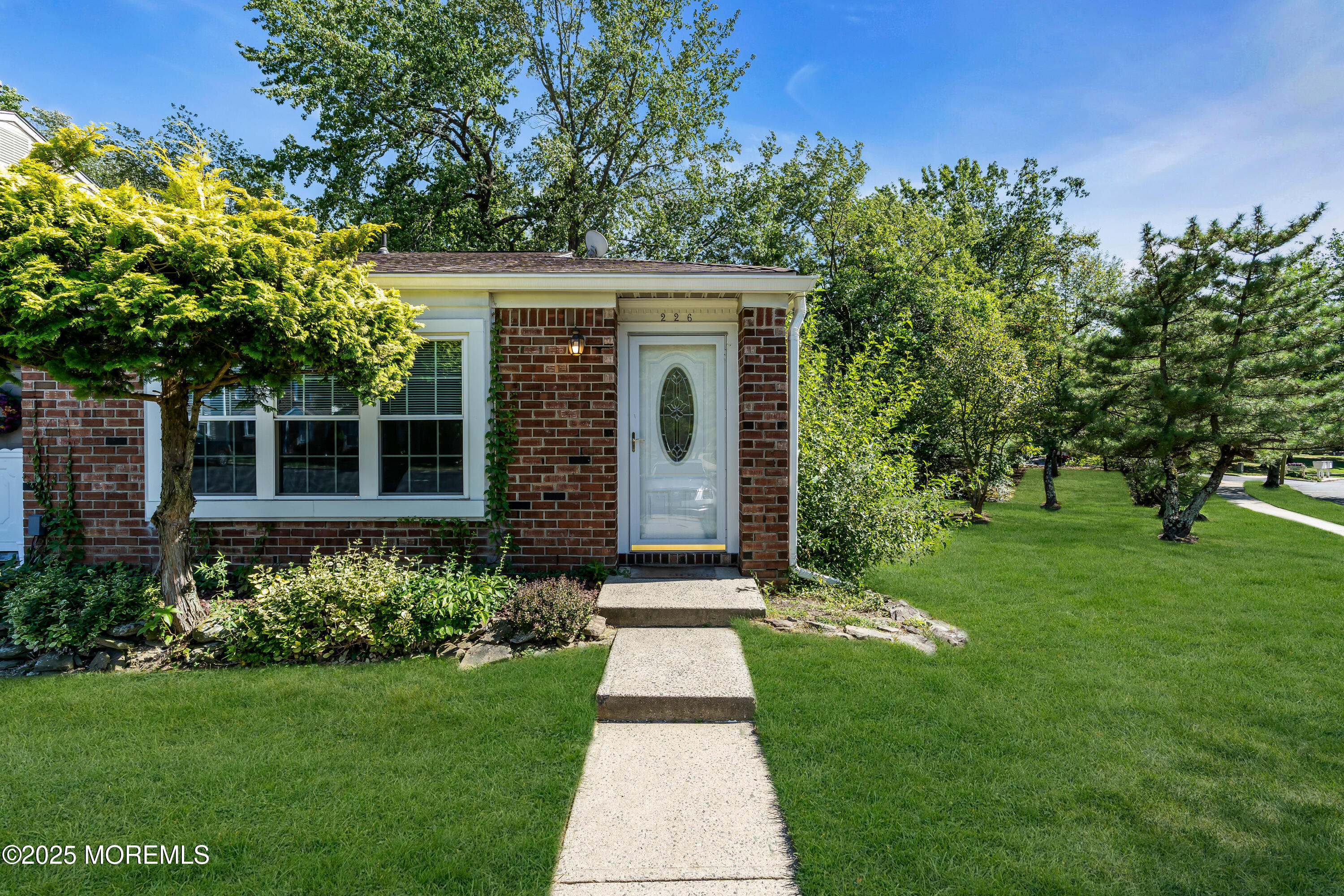 226 Chaucer Court, Old Bridge, NJ, 08857