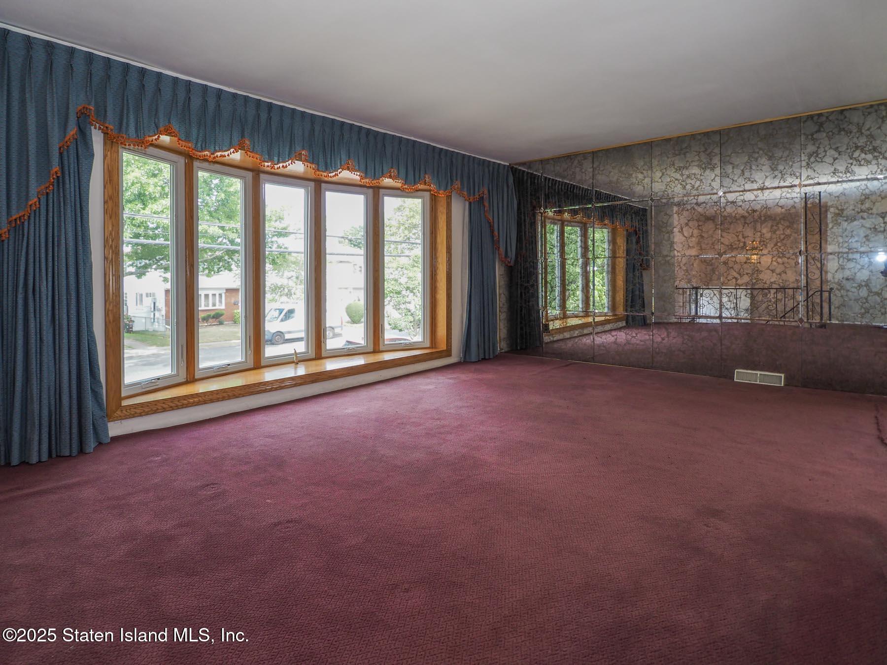 736 Tysens Lane Image 5