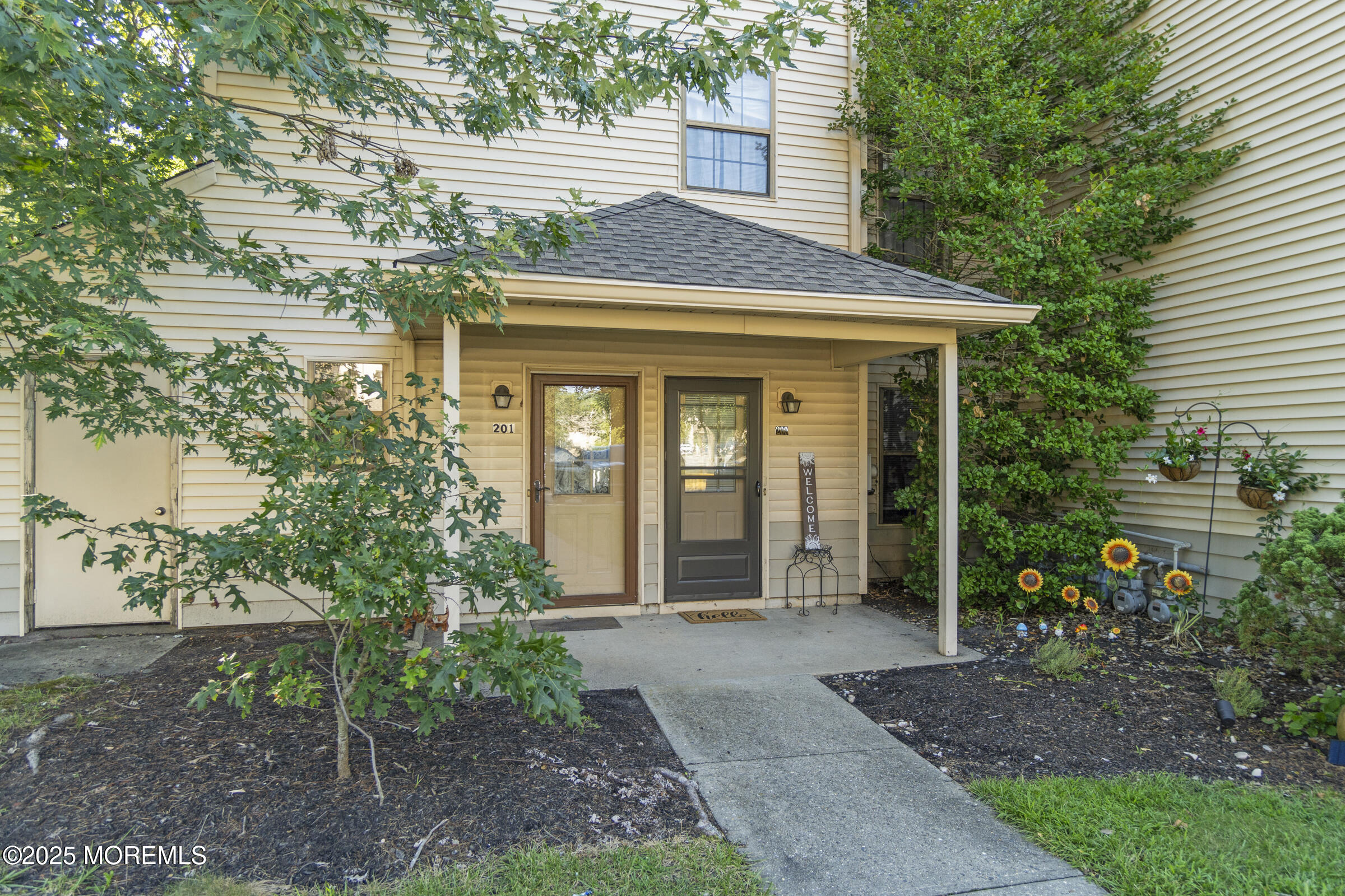 201 Begonia Court Image 2