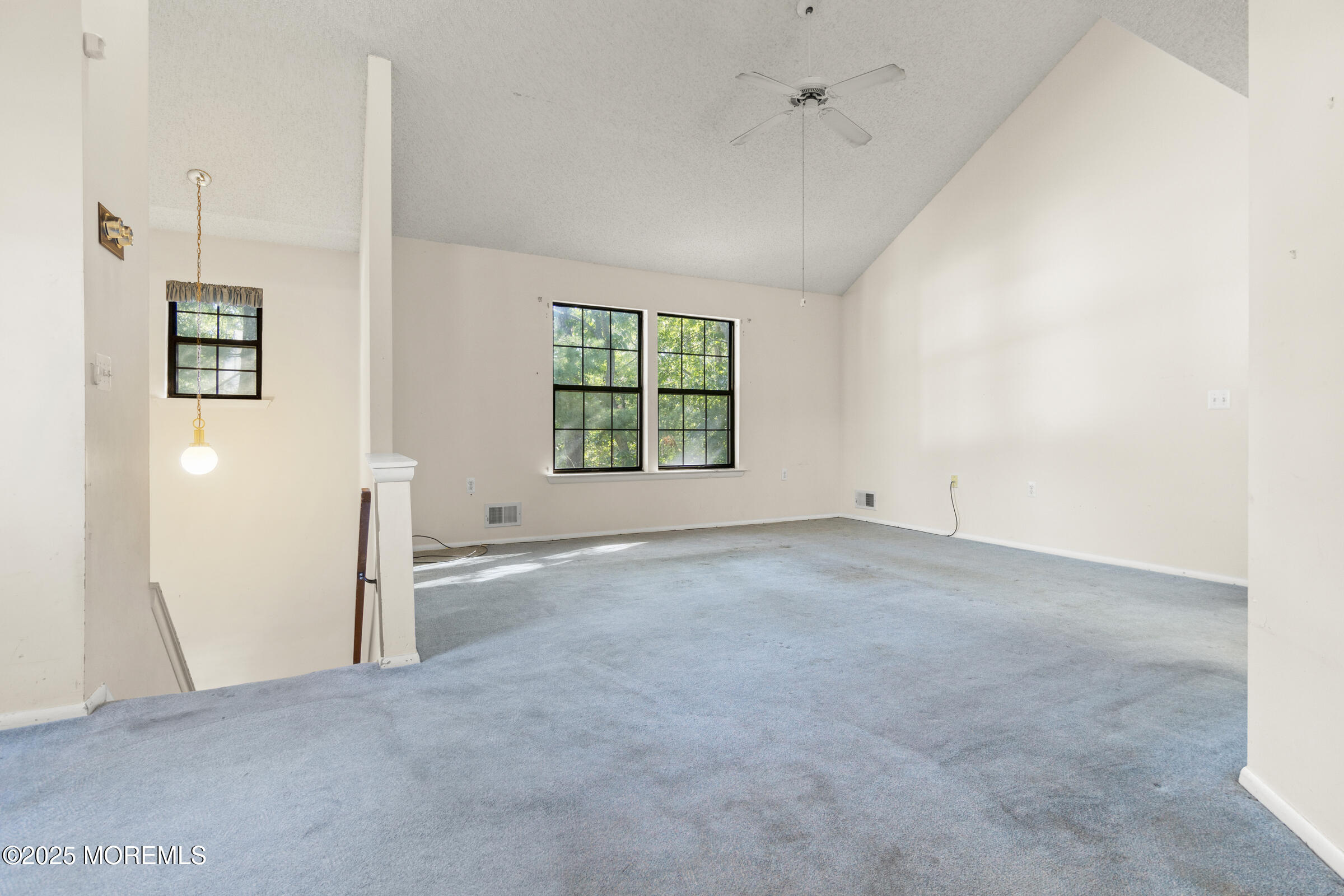 201 Begonia Court Image 4