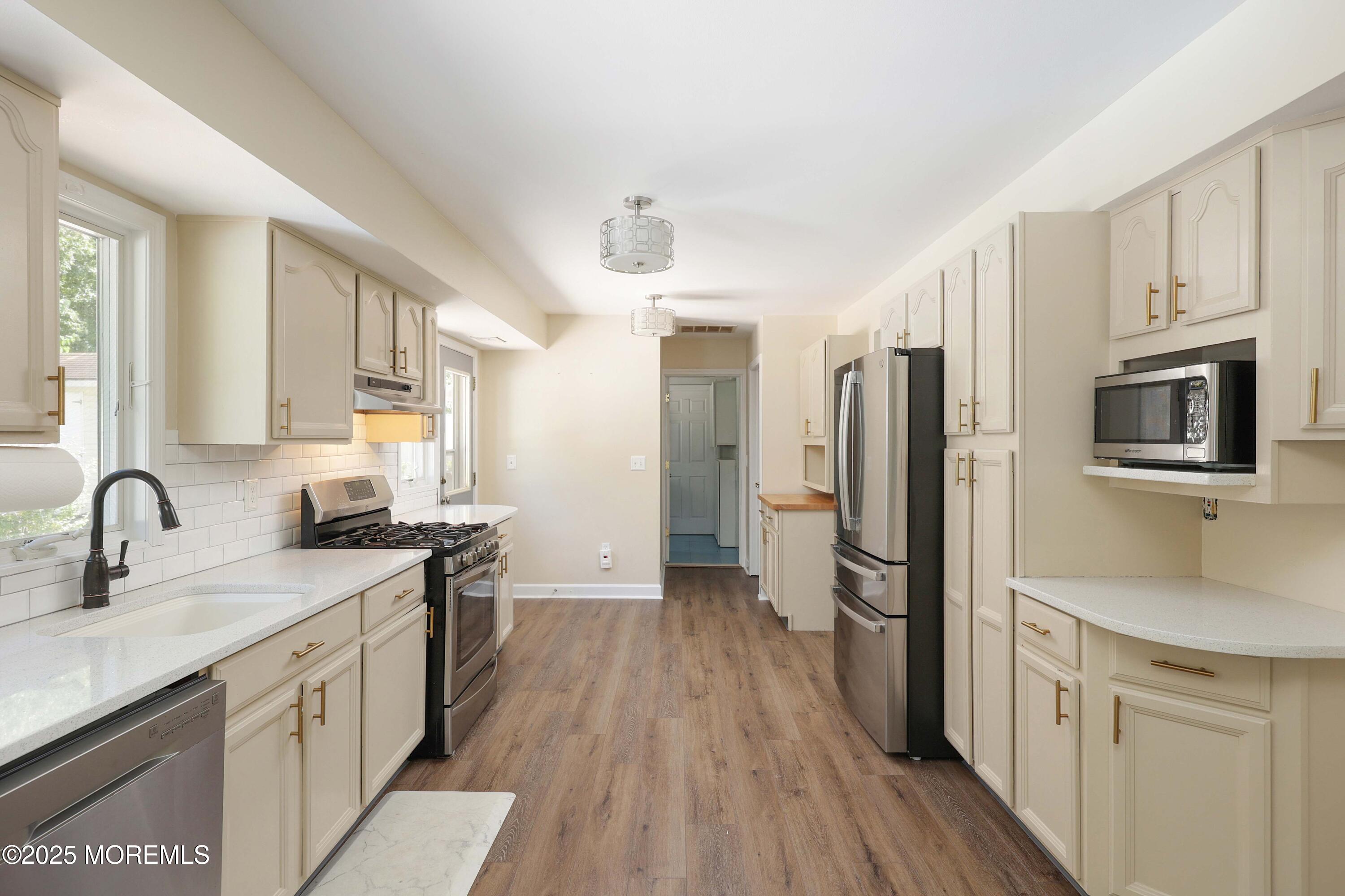 462 Austin Avenue Image 5