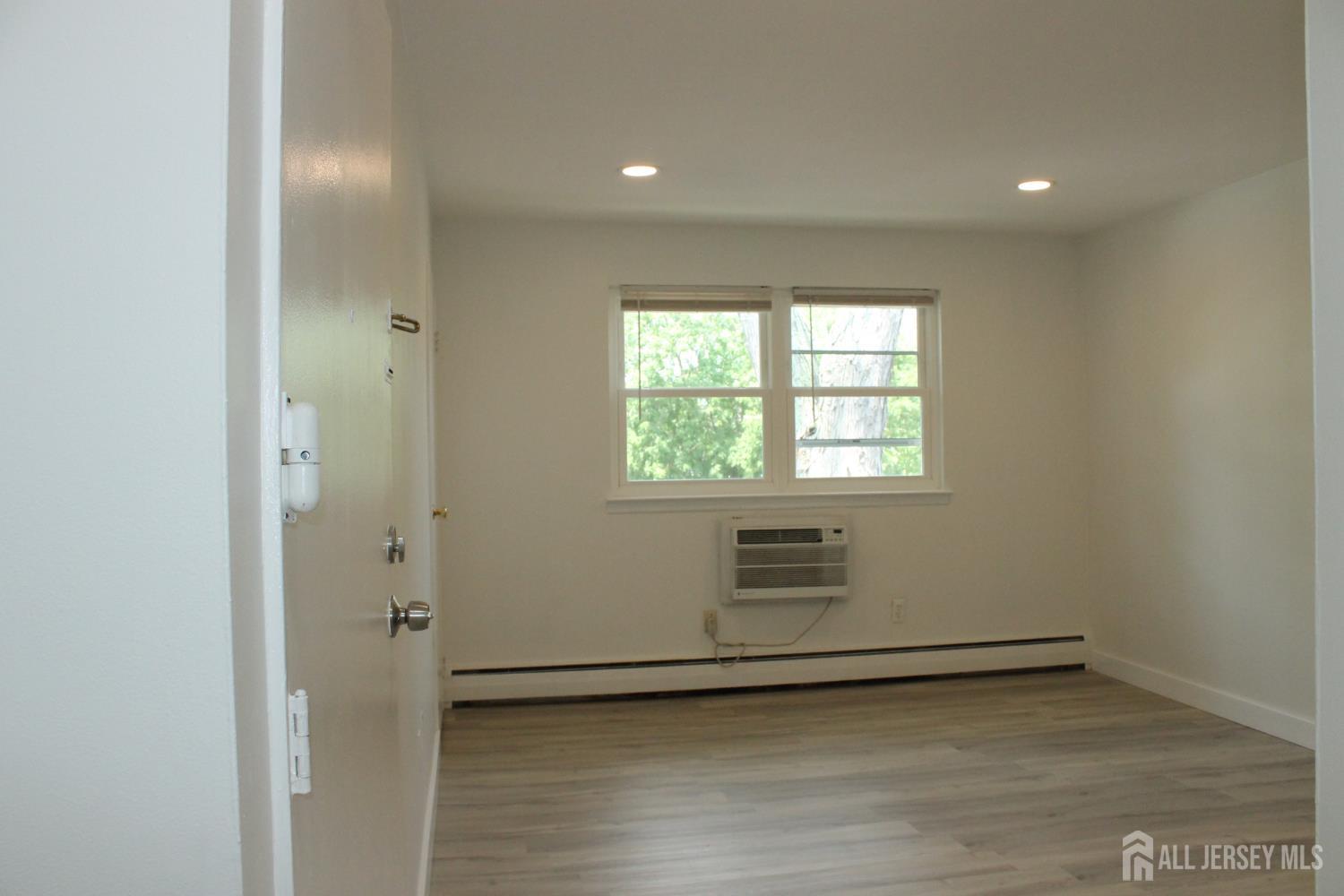 289 Main Street 4P Image 3