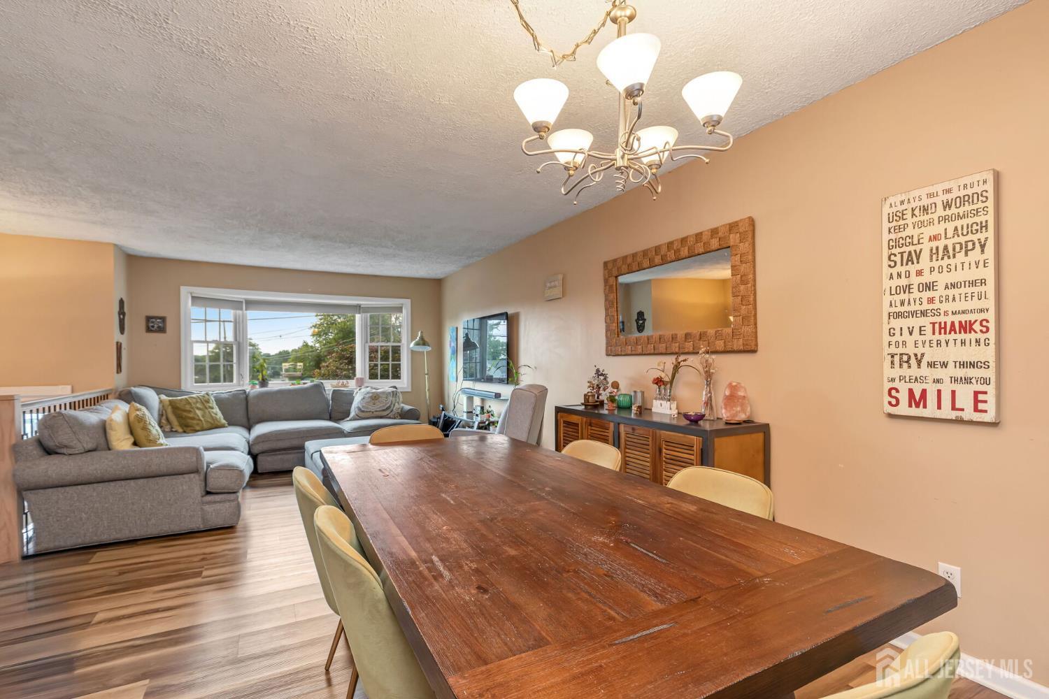 3209 Clark Lane Image 3